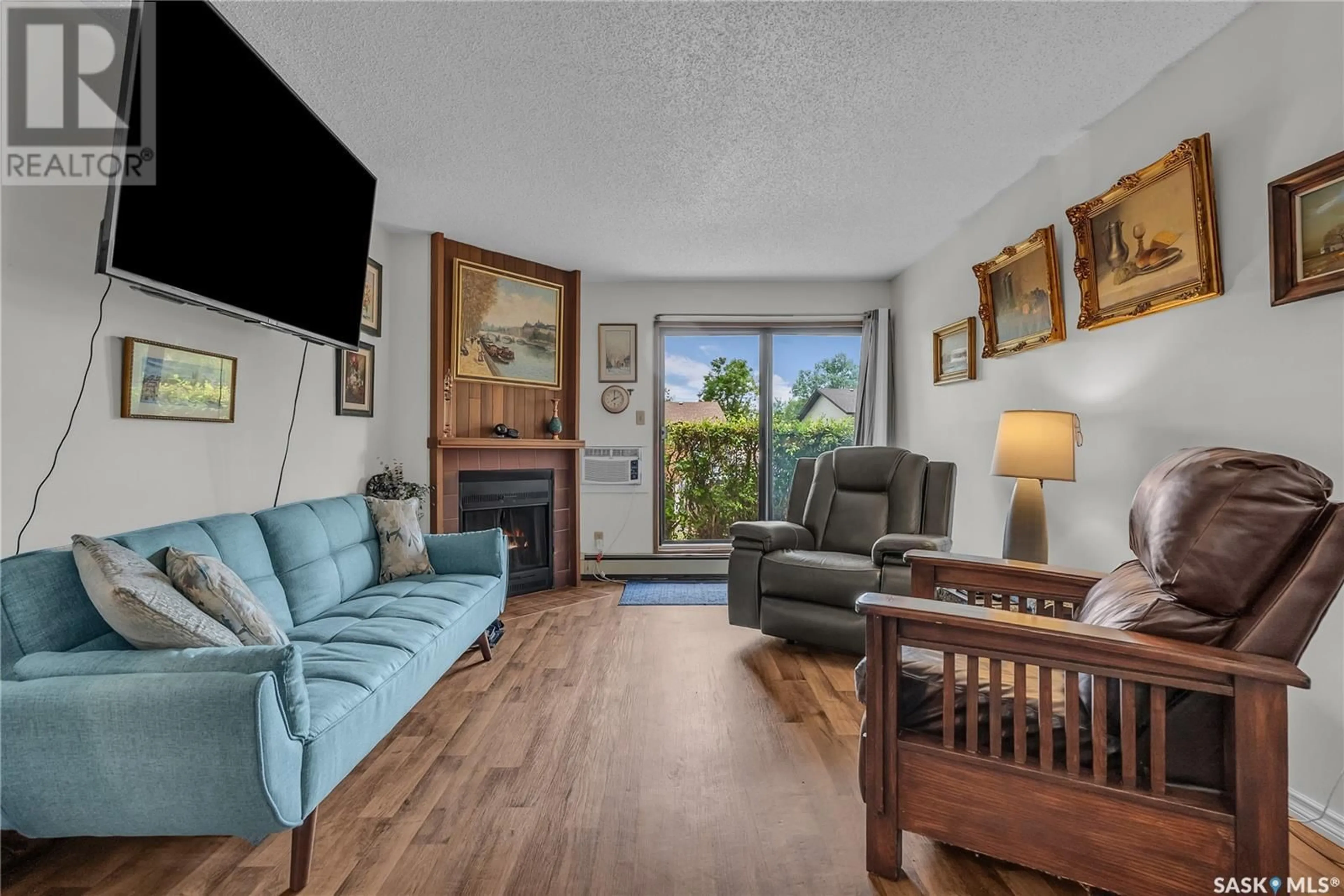 Living room with furniture, unknown for 102 - 335 KINGSMERE BOULEVARD, Saskatoon Saskatchewan S7J4J6