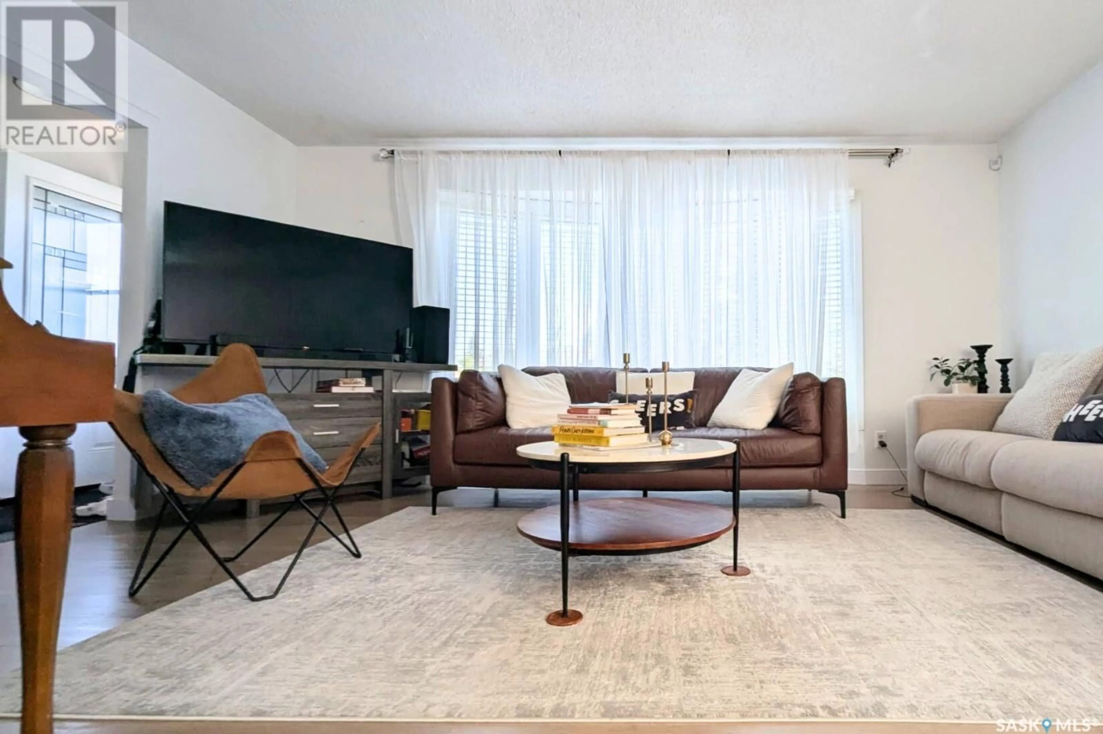 Living room with furniture, unknown for 542 FISHER CRESCENT, Saskatoon Saskatchewan S7L5S5
