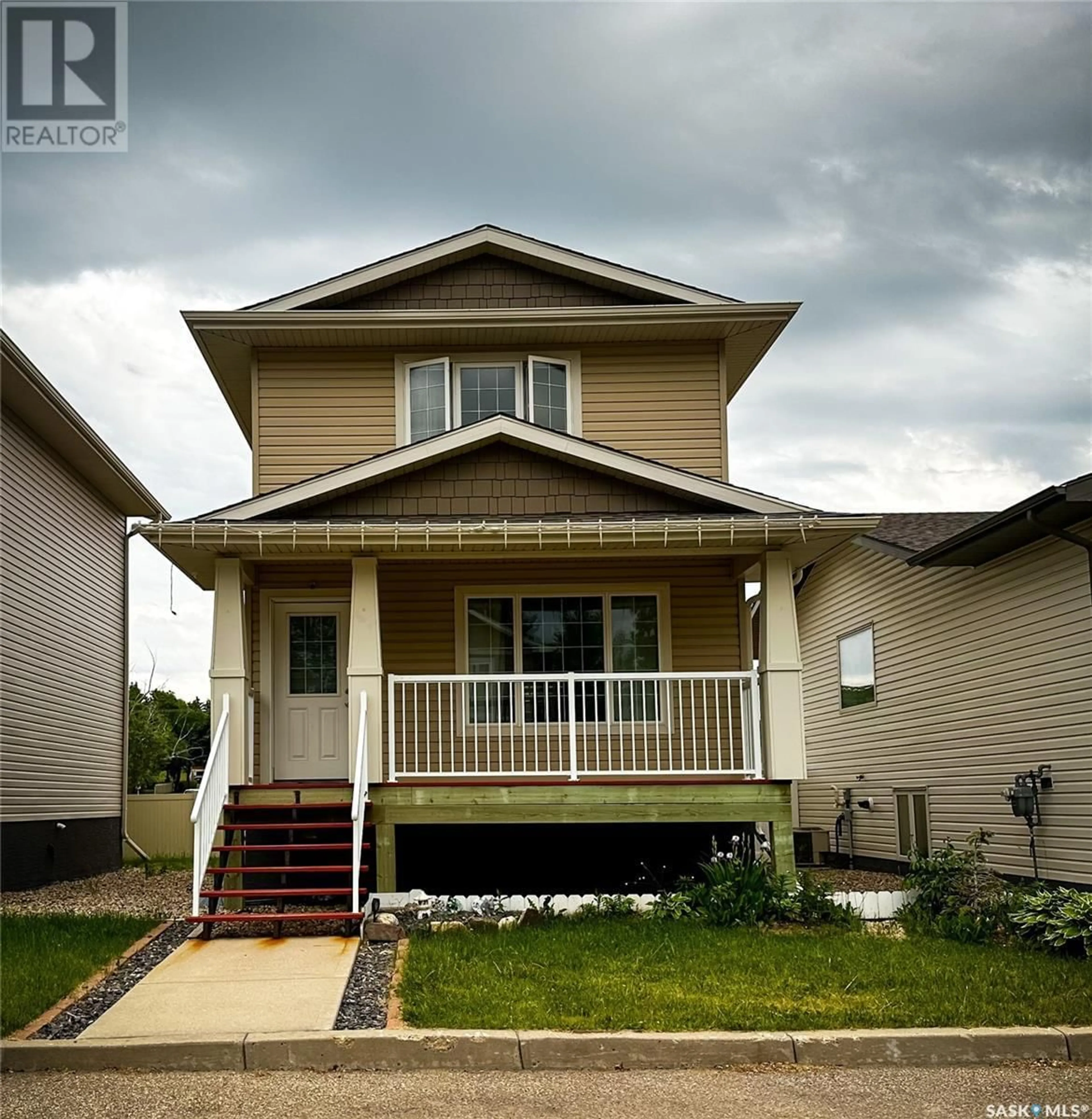Home with vinyl exterior material, street for 86 CAMERON WAY, Yorkton Saskatchewan S3N4H2
