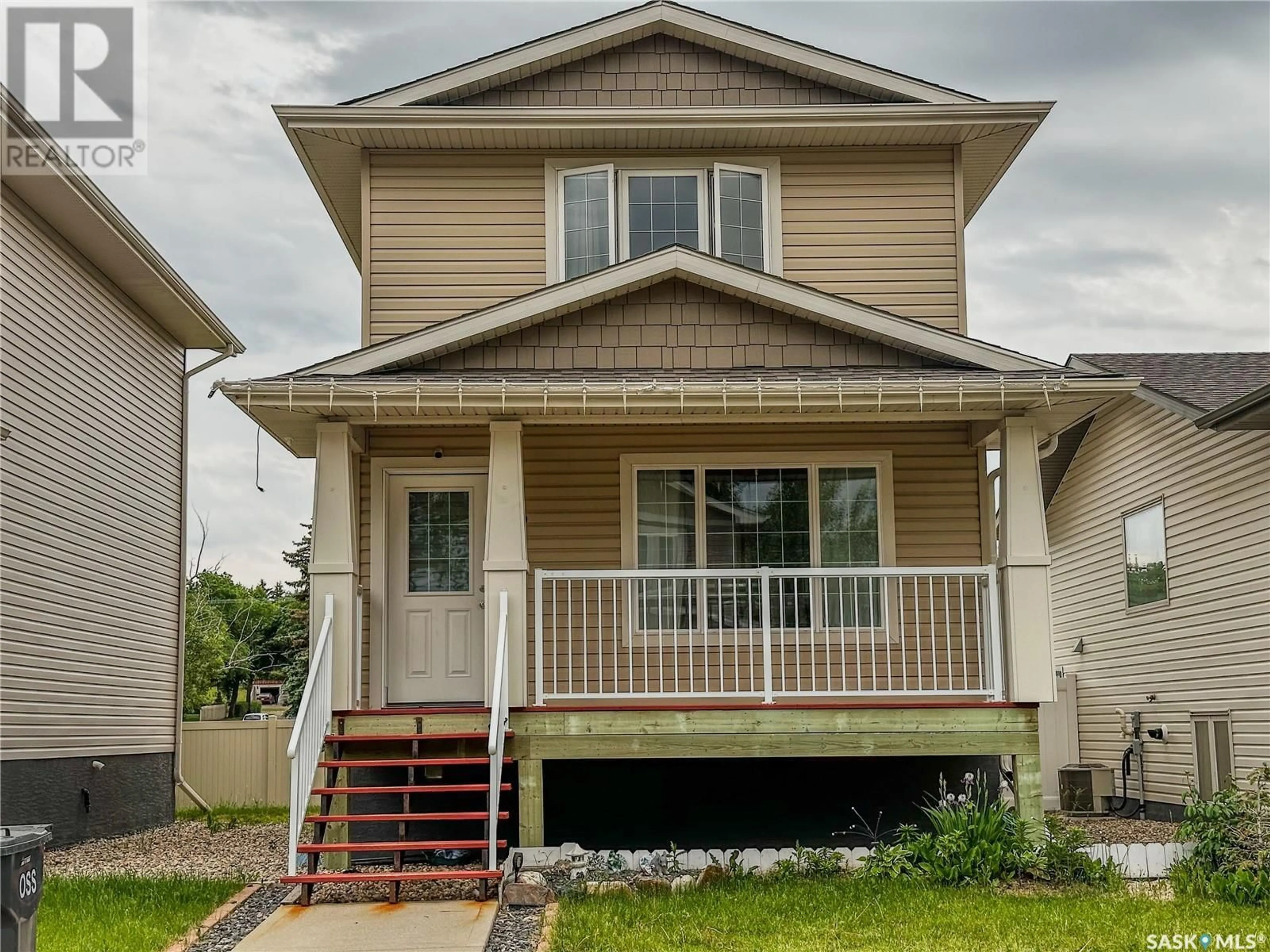 Home with vinyl exterior material, street for 86 CAMERON WAY, Yorkton Saskatchewan S3N4H2