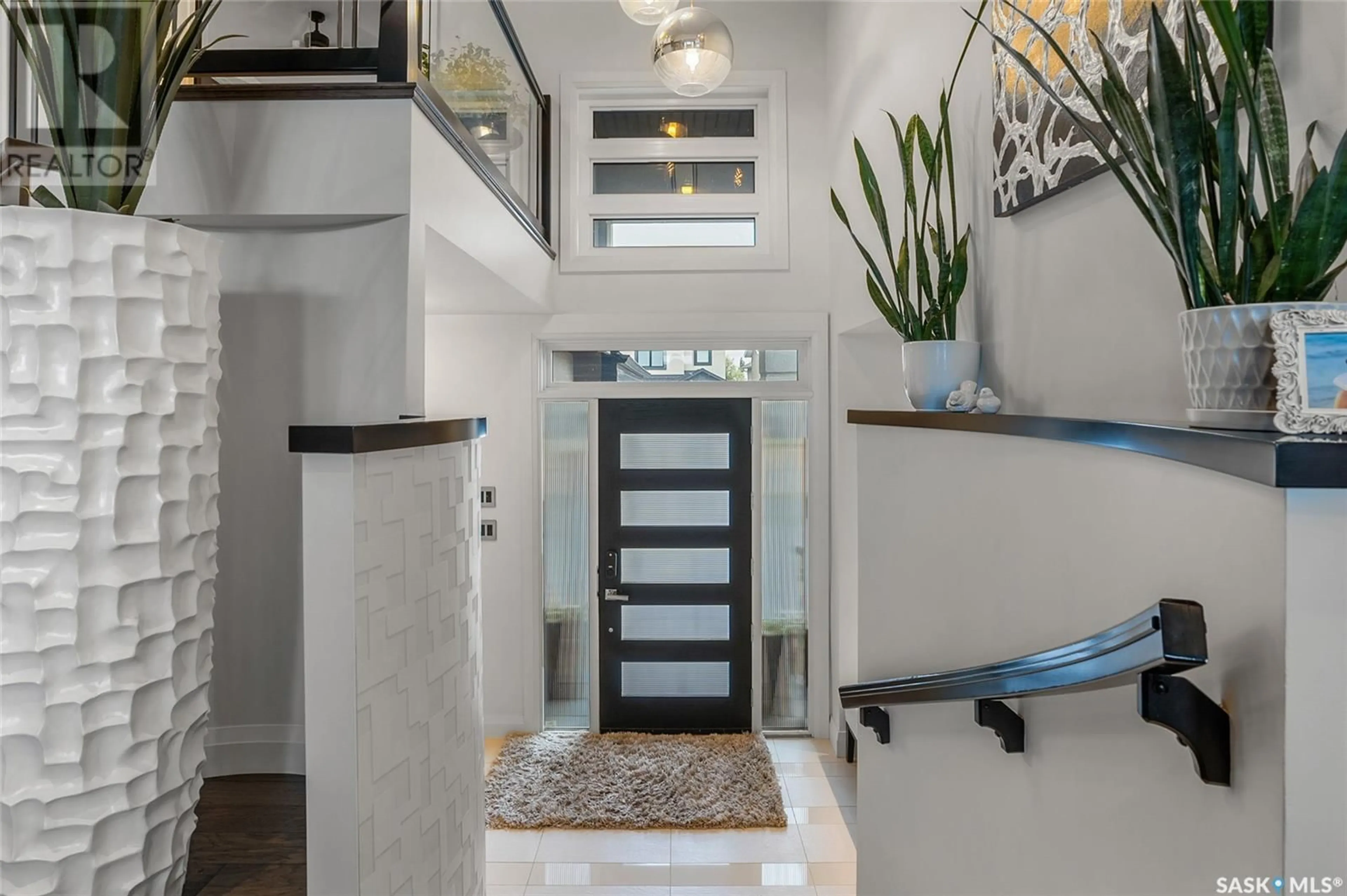 Indoor entryway for 527 HASTINGS CRESCENT, Saskatoon Saskatchewan S7V0E2