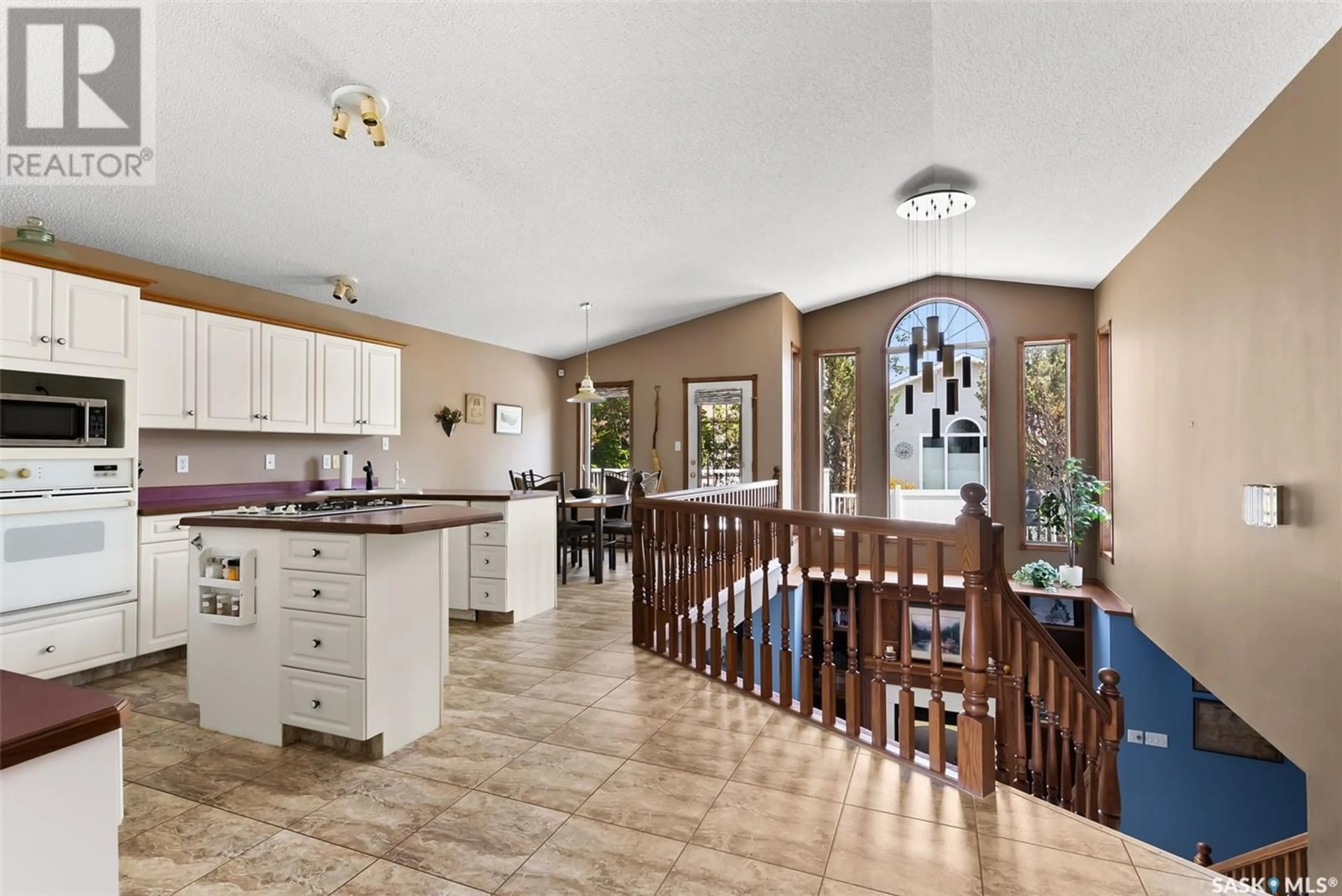 Open concept kitchen, ceramic/tile floor for 1423 BENJAMIN CRESCENT, Regina Saskatchewan S4X4L3