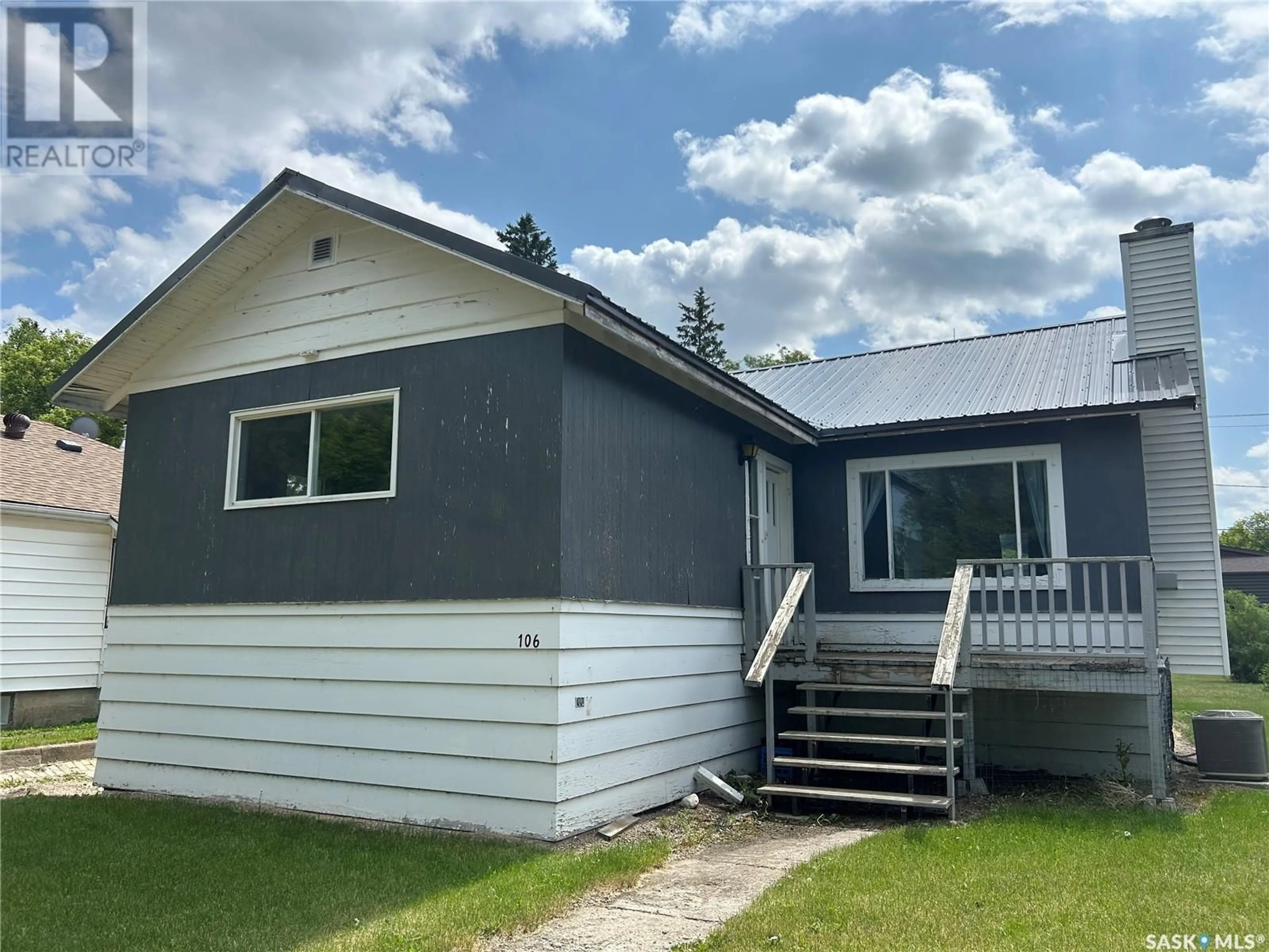 Home with vinyl exterior material, building for E - 106 3RD AVENUE, Nokomis Saskatchewan S0G3R0