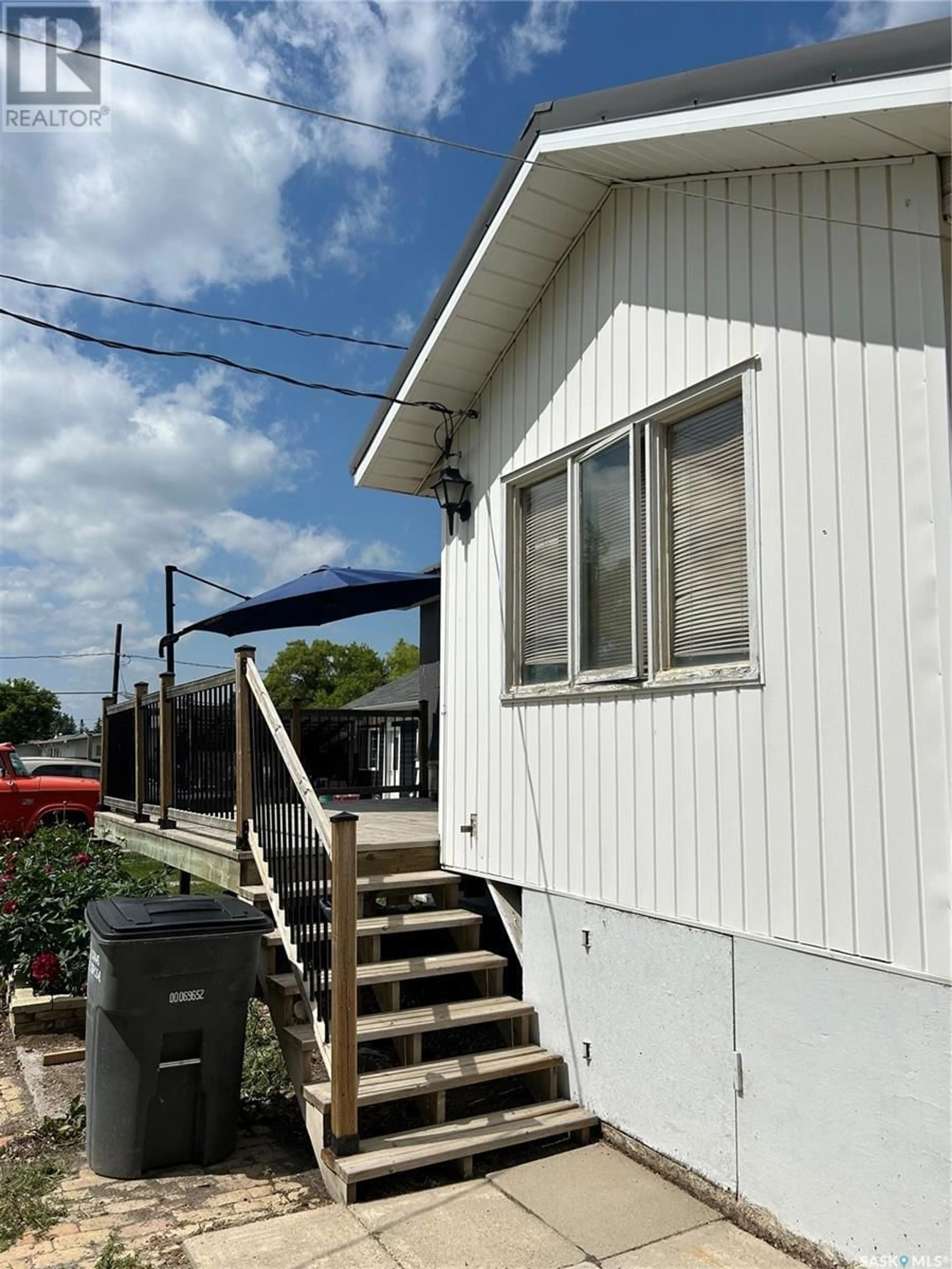 Home with vinyl exterior material, building for E - 106 3RD AVENUE, Nokomis Saskatchewan S0G3R0