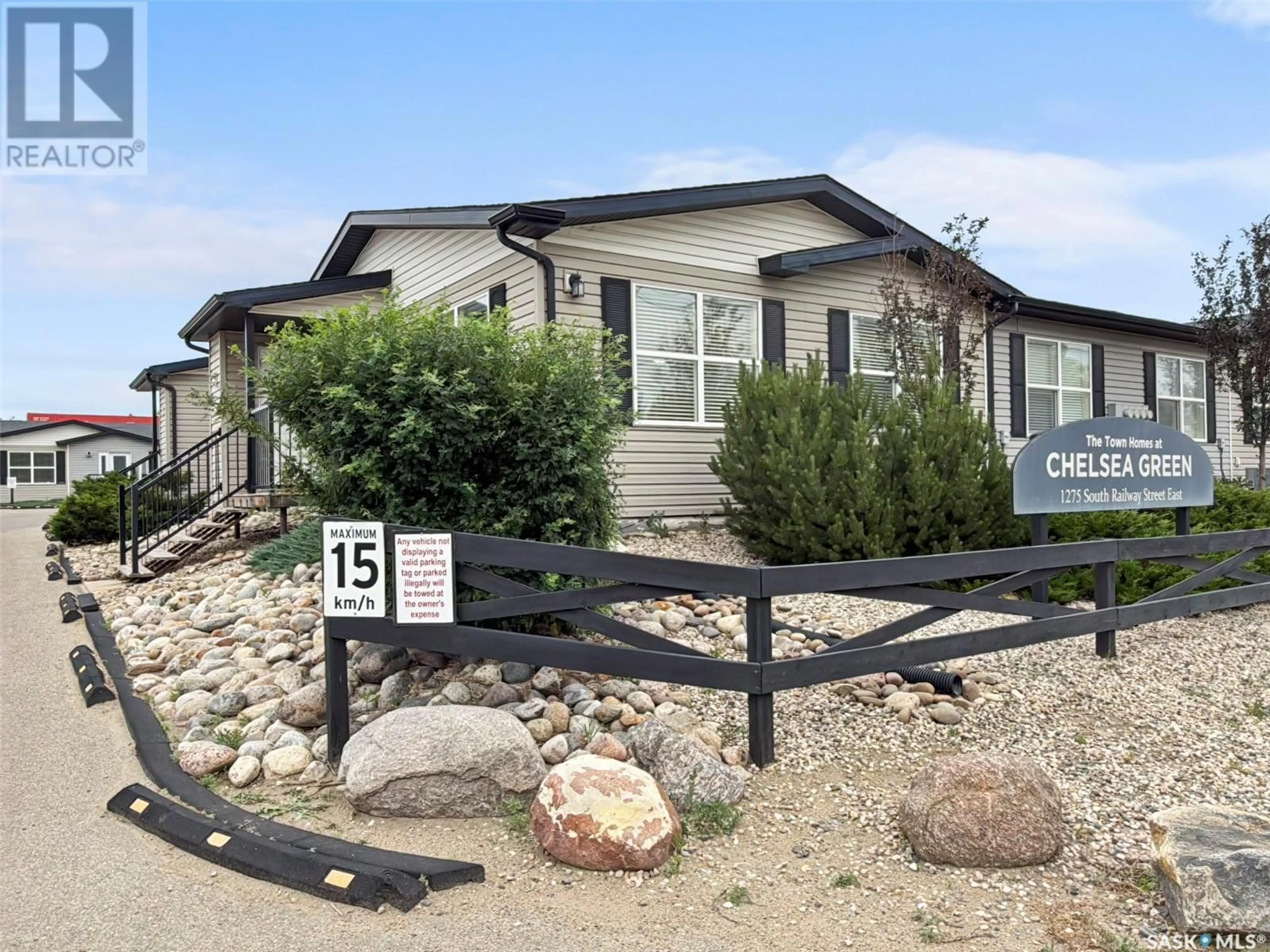 Home with vinyl exterior material, street for 9 - 1275 SOUTH RAILWAY STREET, Swift Current Saskatchewan S9H5P3