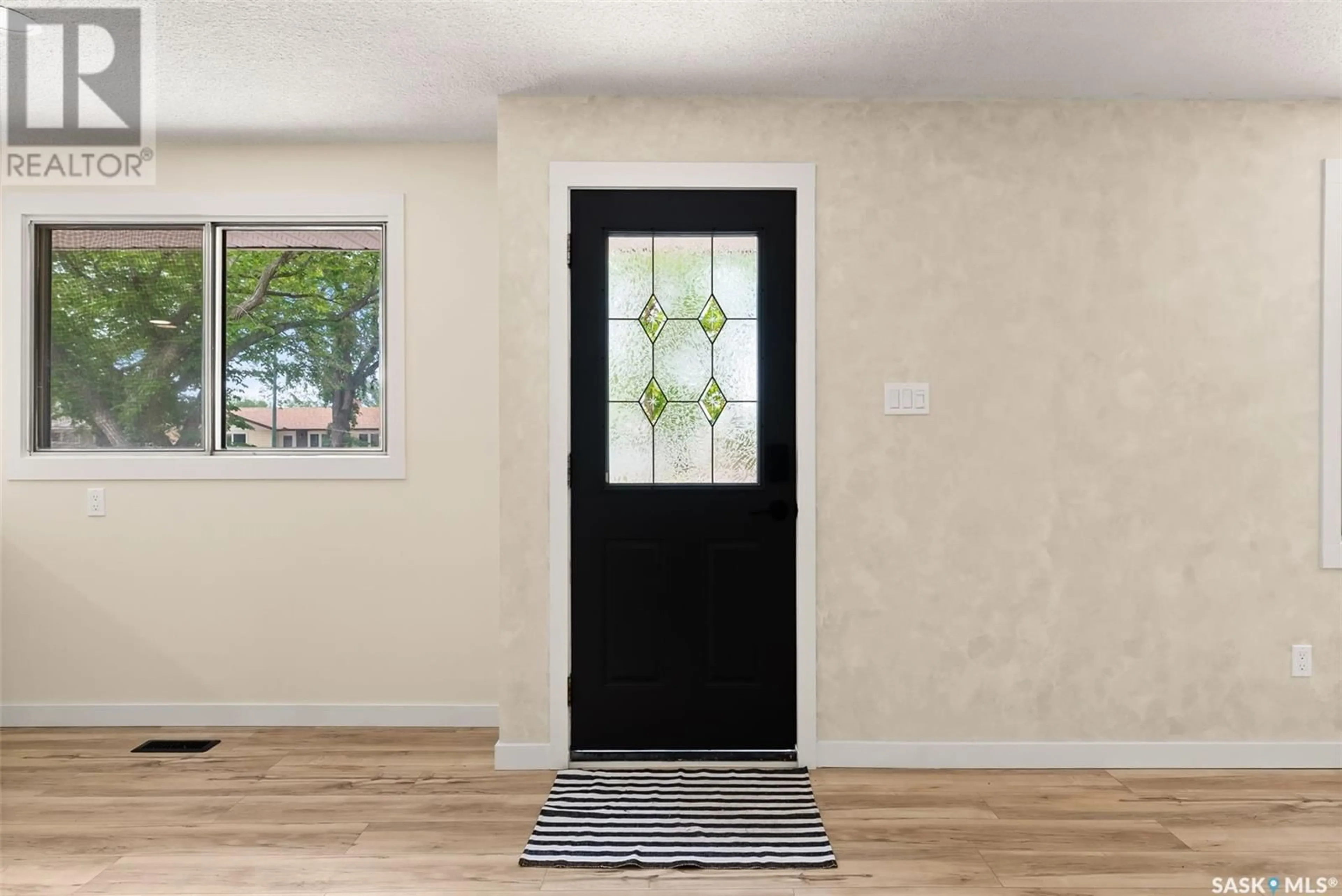 Indoor entryway for 3230 6TH AVENUE, Regina Saskatchewan S4R0P6