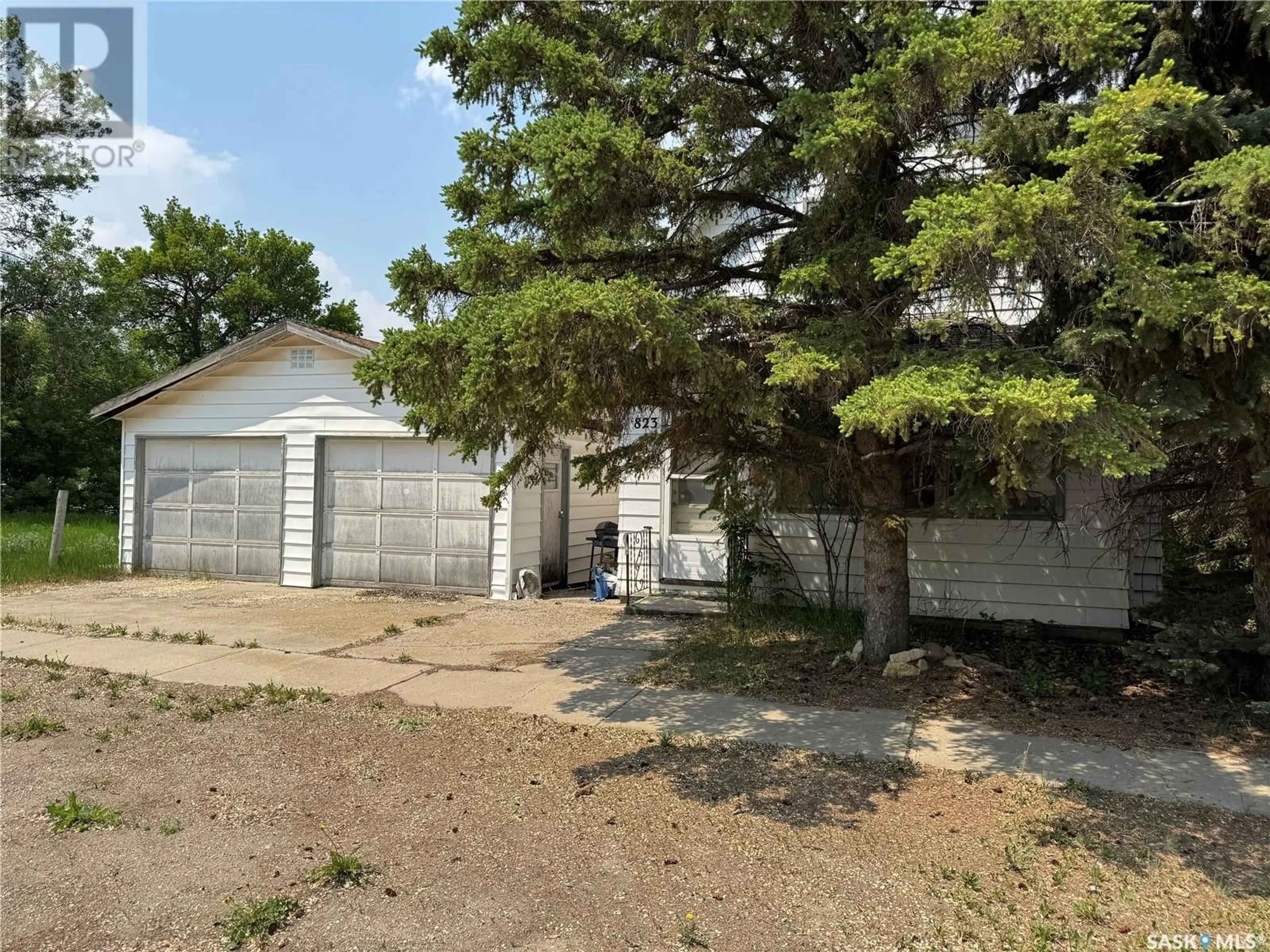 A pic from outside/outdoor area/front of a property/back of a property/a pic from drone, street for 823 MAIN STREET, Holdfast Saskatchewan S0G2H0