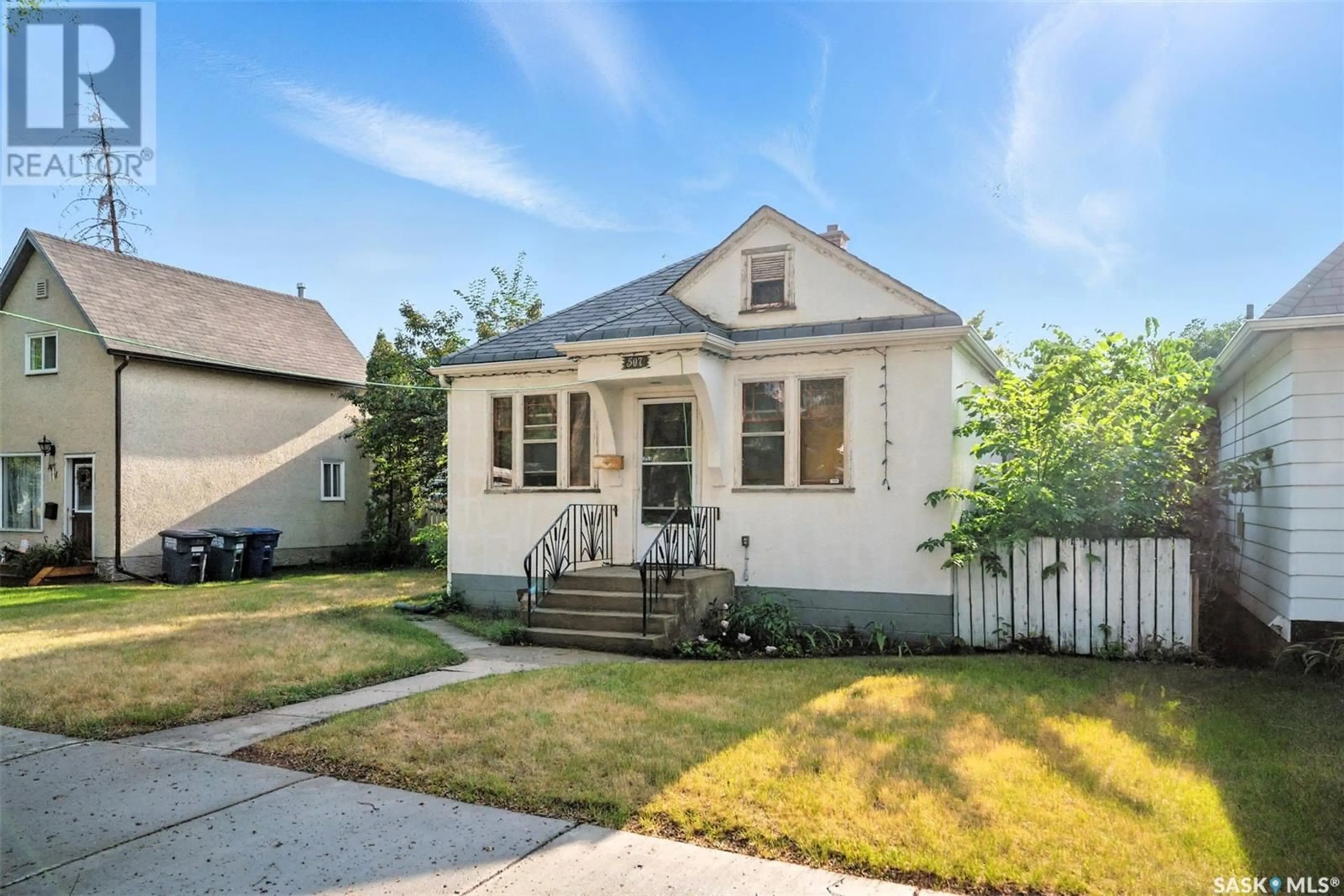 Home with vinyl exterior material, street for 507 I AVENUE, Saskatoon Saskatchewan S7M1Y6
