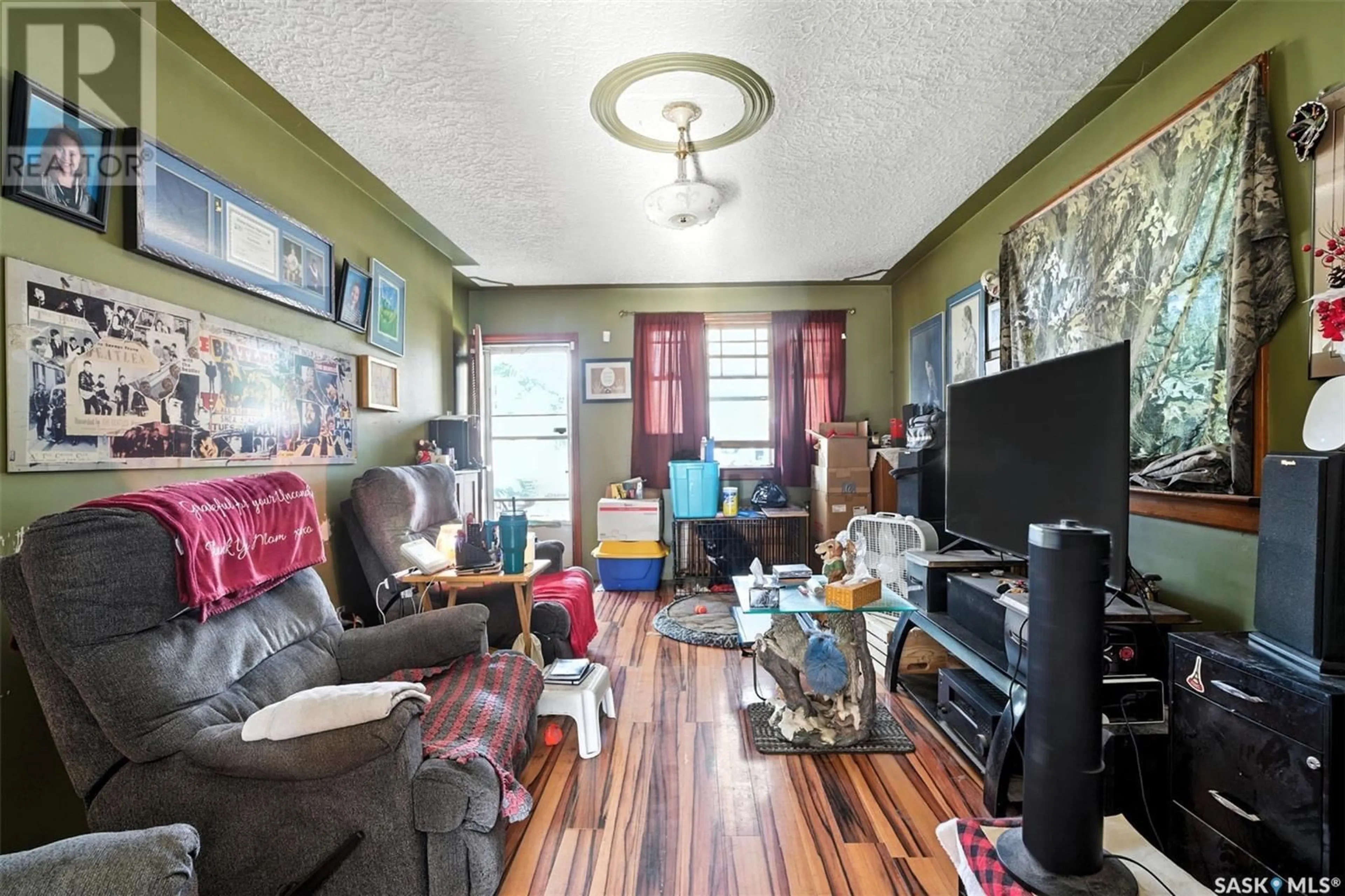 A pic of a room for 507 I AVENUE, Saskatoon Saskatchewan S7M1Y6