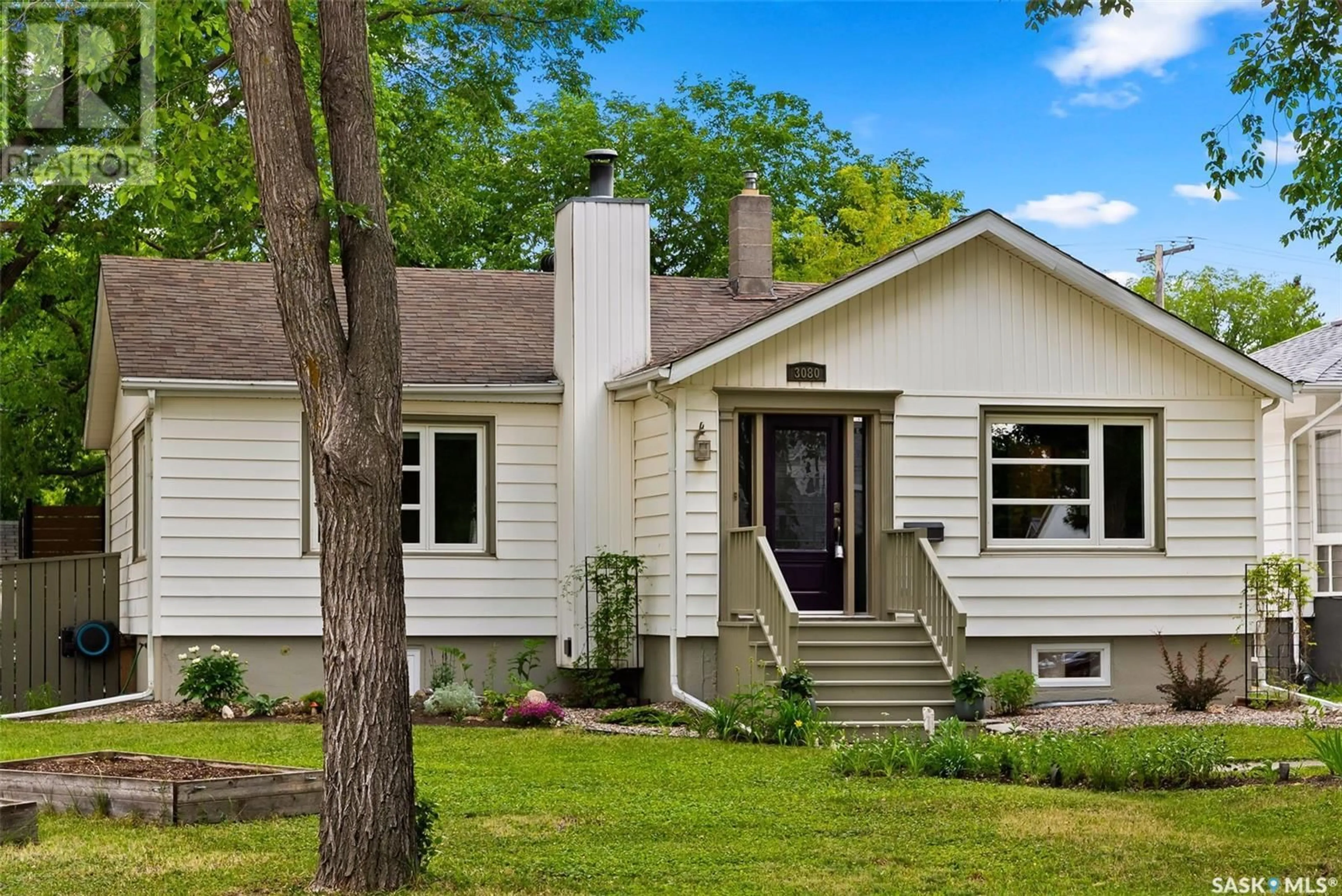 Home with vinyl exterior material, street for 3080 ATHOL STREET, Regina Saskatchewan S4S1Y5
