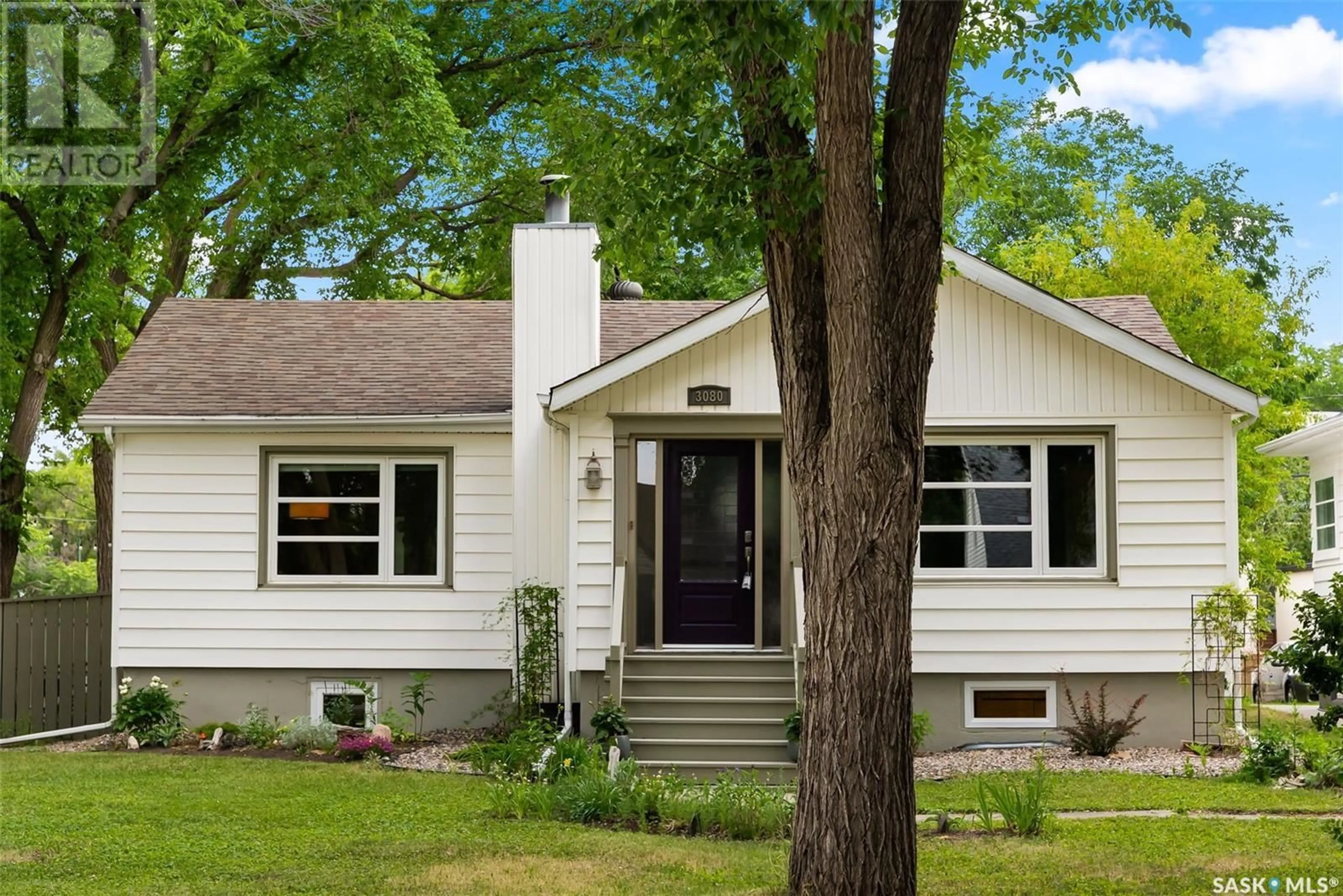 Home with vinyl exterior material, street for 3080 ATHOL STREET, Regina Saskatchewan S4S1Y5