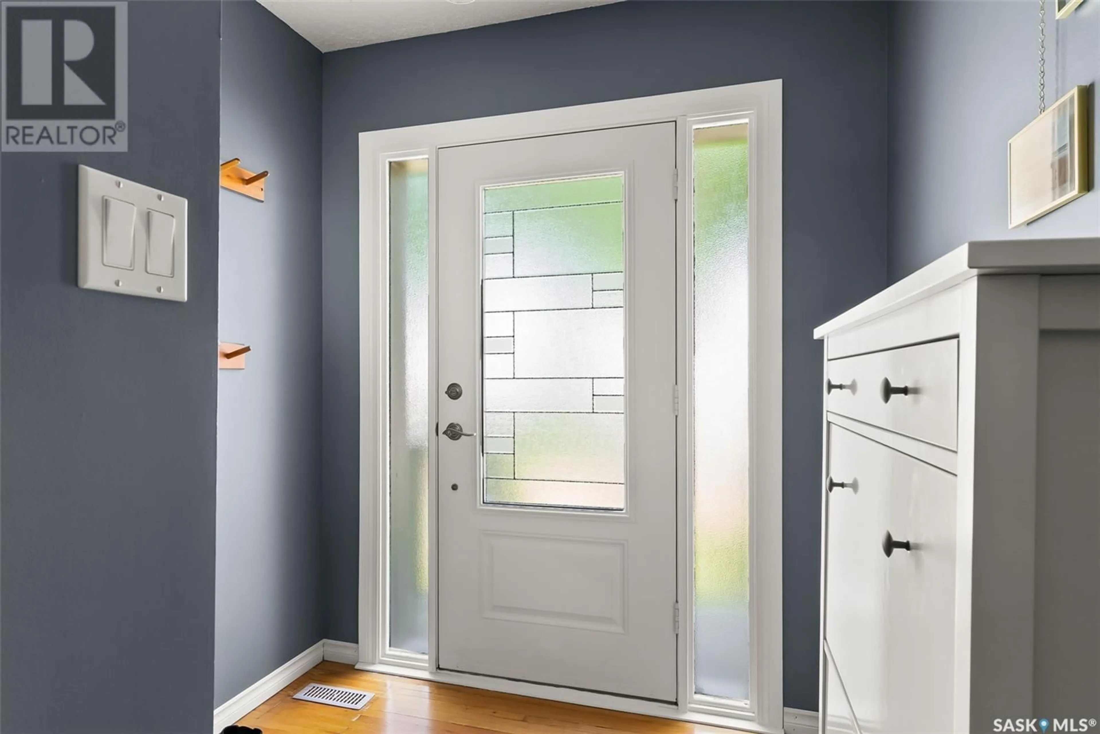 Indoor entryway for 3080 ATHOL STREET, Regina Saskatchewan S4S1Y5