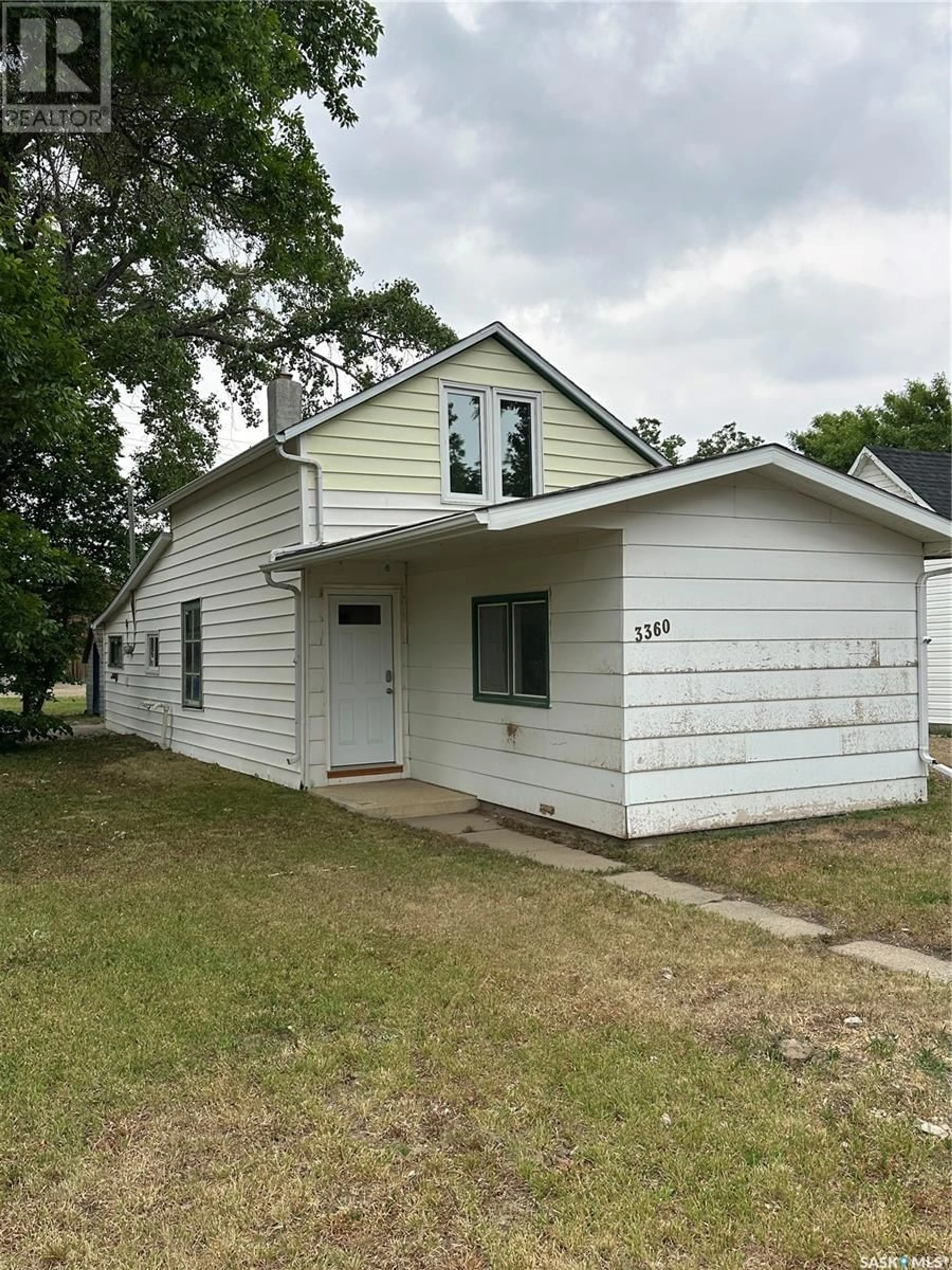 Home with vinyl exterior material, building for 3360 RUTLAND AVENUE, Gull Lake Saskatchewan S0N1A0