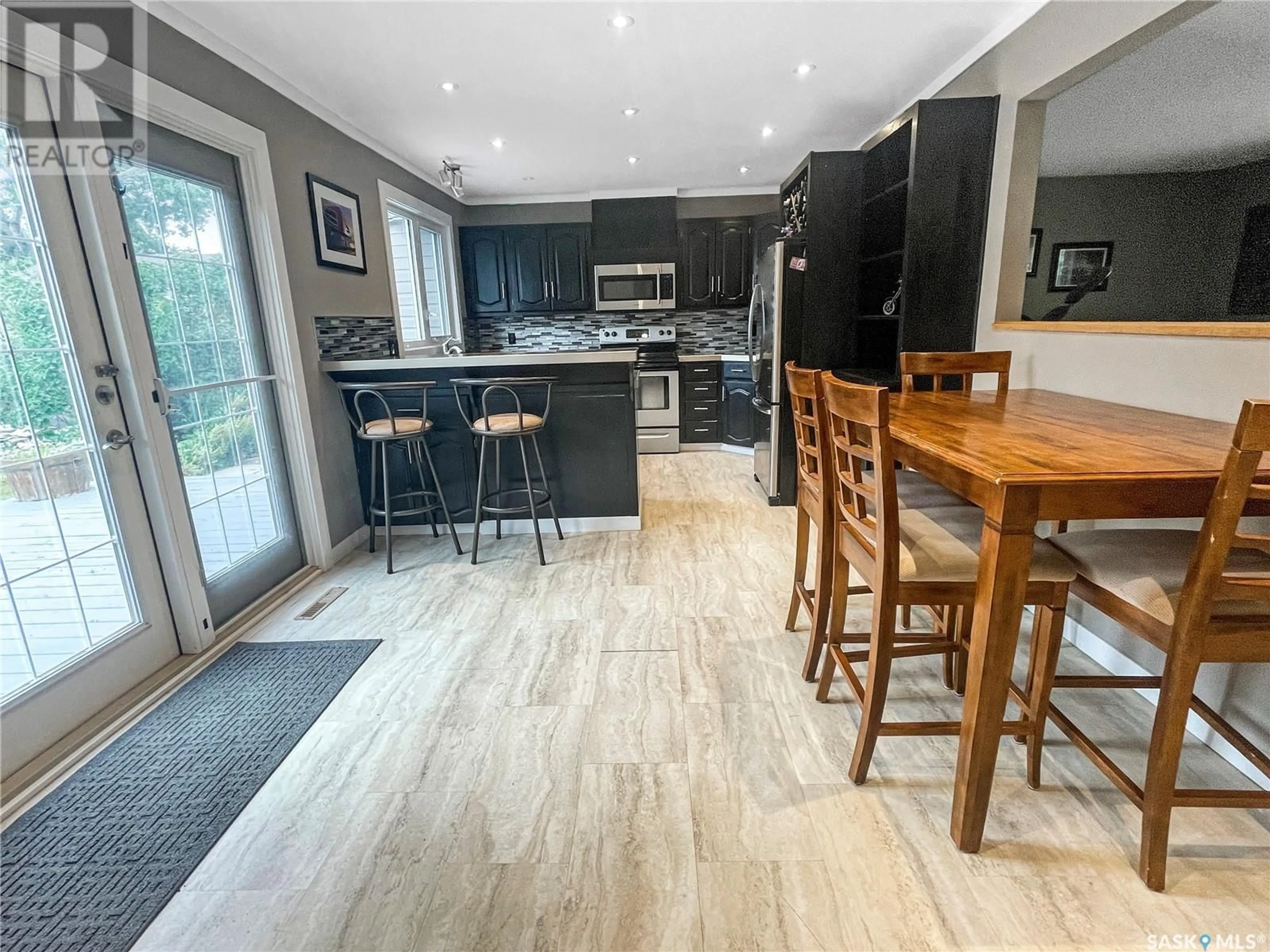 Open concept kitchen, unknown for 52 MACDONALD CRESCENT, Swift Current Saskatchewan S9H1P4