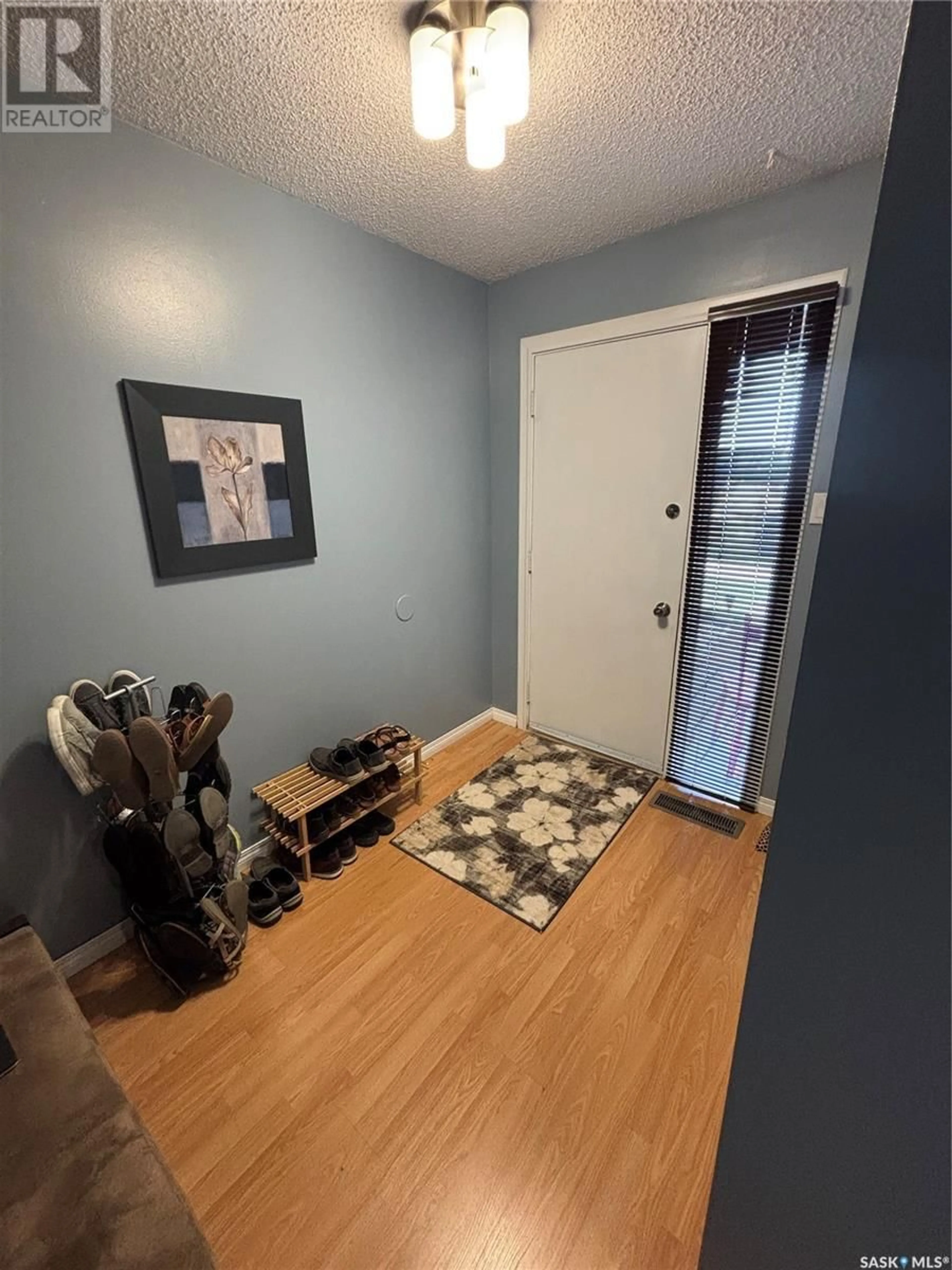 Indoor entryway for 5044 10TH AVENUE, Regina Saskatchewan S4T7P4