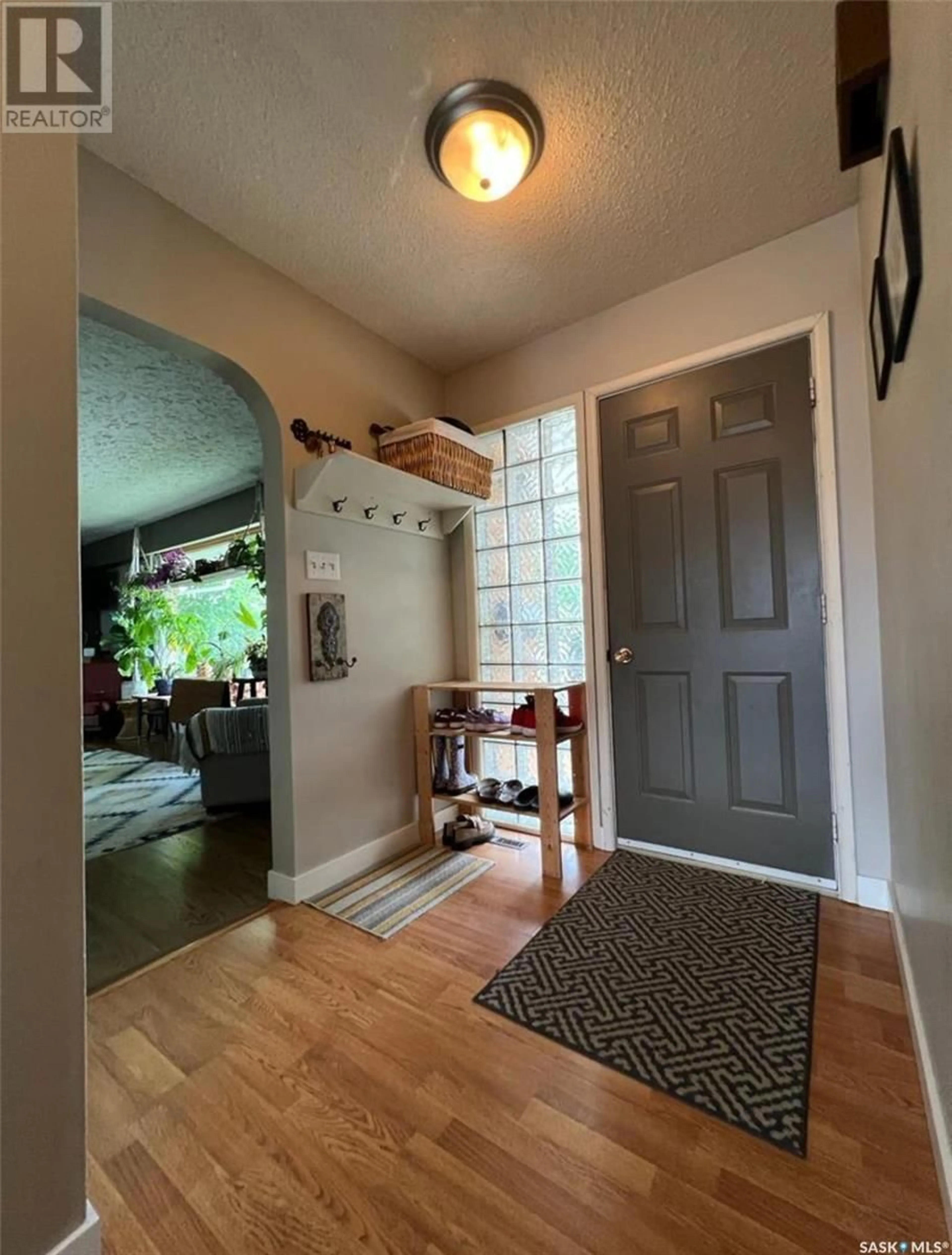 Indoor entryway for 394 3RD AVENUE, Swift Current Saskatchewan S9H3K7