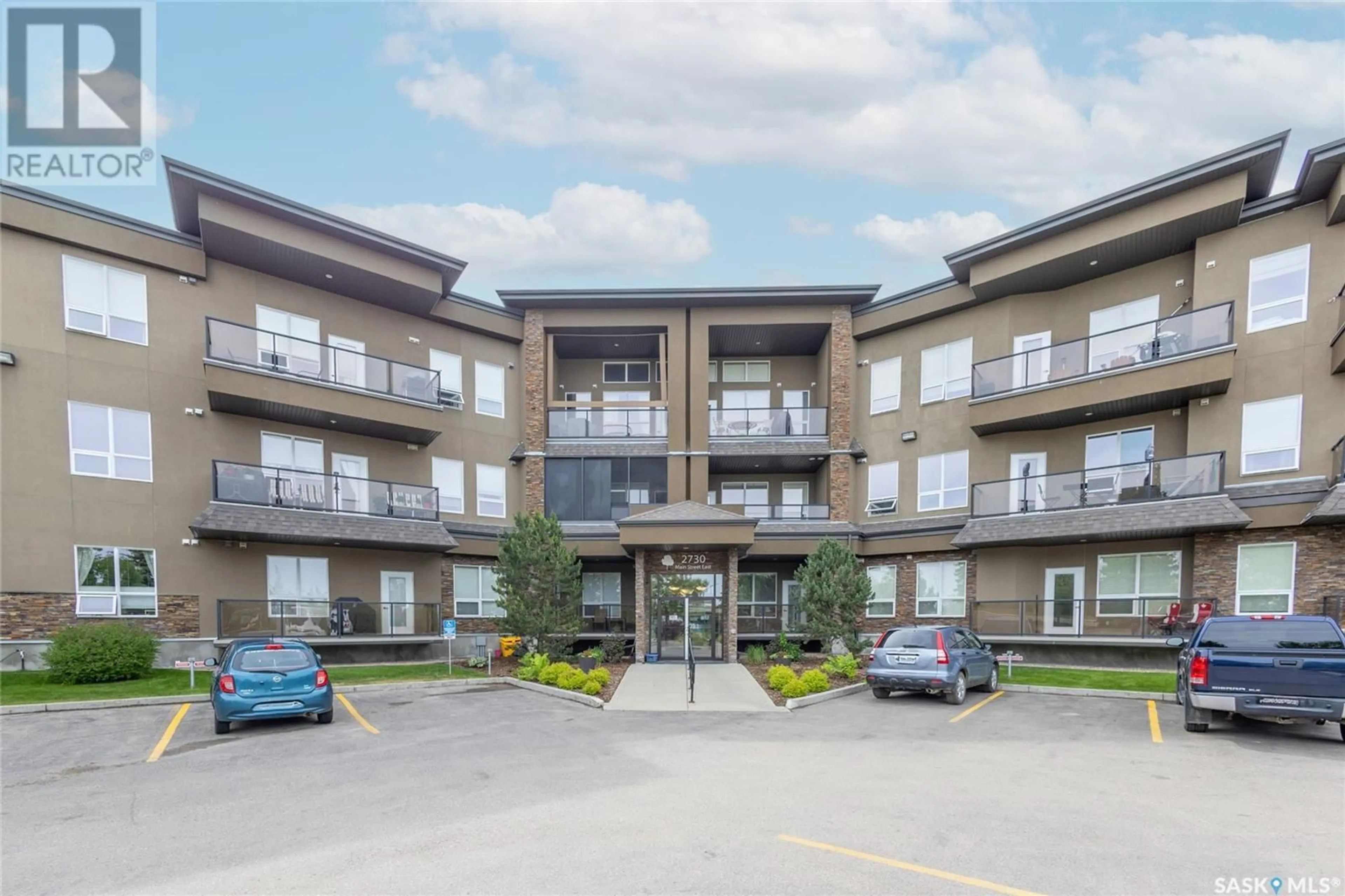 Patio, building for 210 - 2730 MAIN STREET, Saskatoon Saskatchewan S7J0M3
