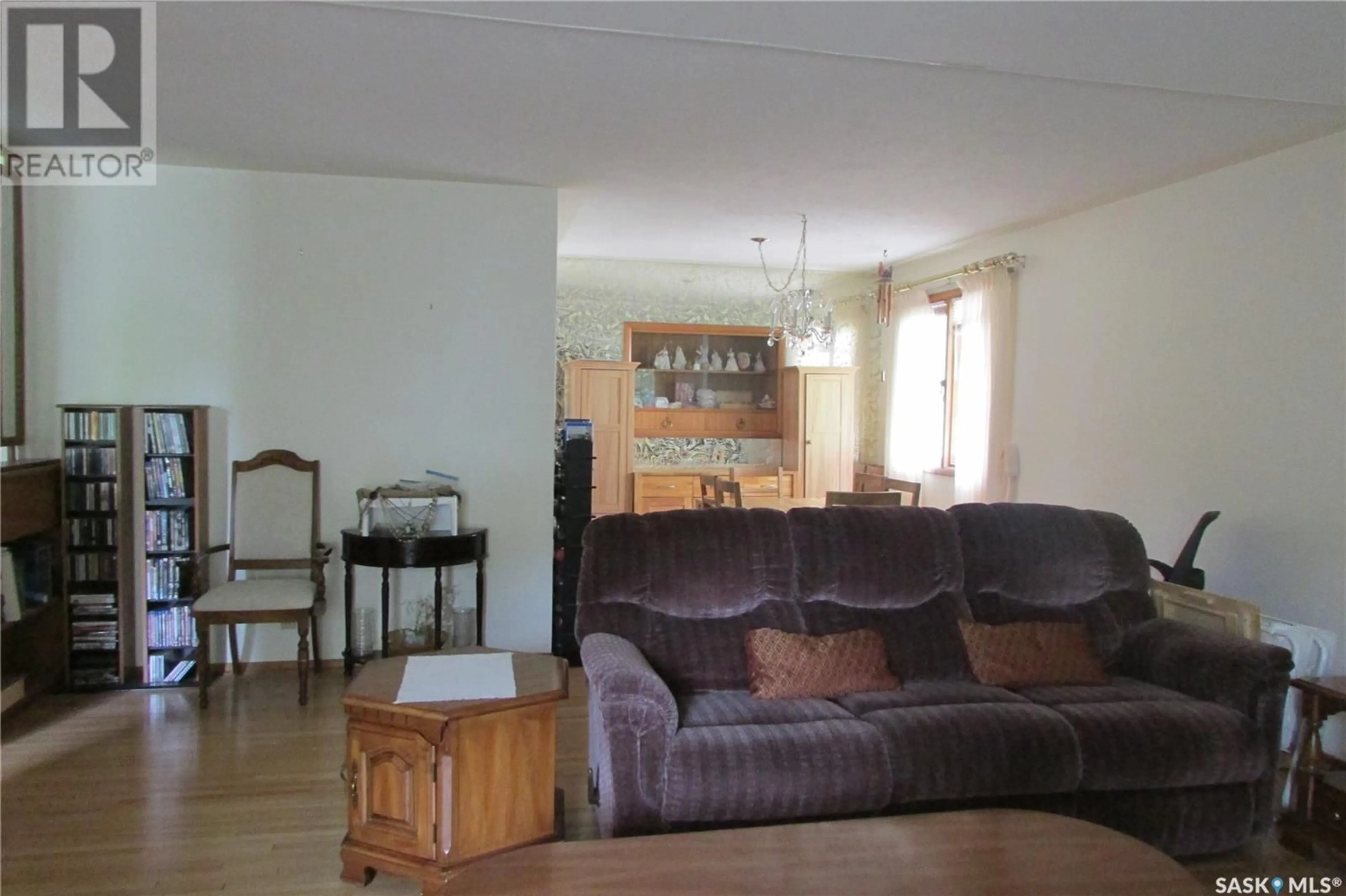 Living room with furniture, wood/laminate floor for 20 MONTGOMERY ROAD, Regina Saskatchewan S4S5C4
