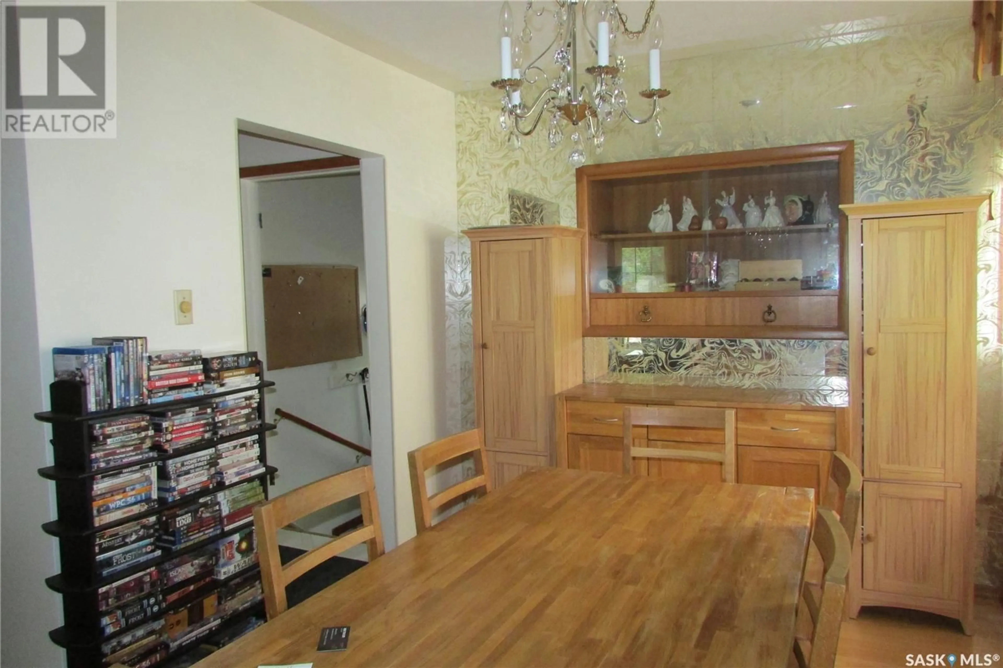 Dining room, wood/laminate floor for 20 MONTGOMERY ROAD, Regina Saskatchewan S4S5C4