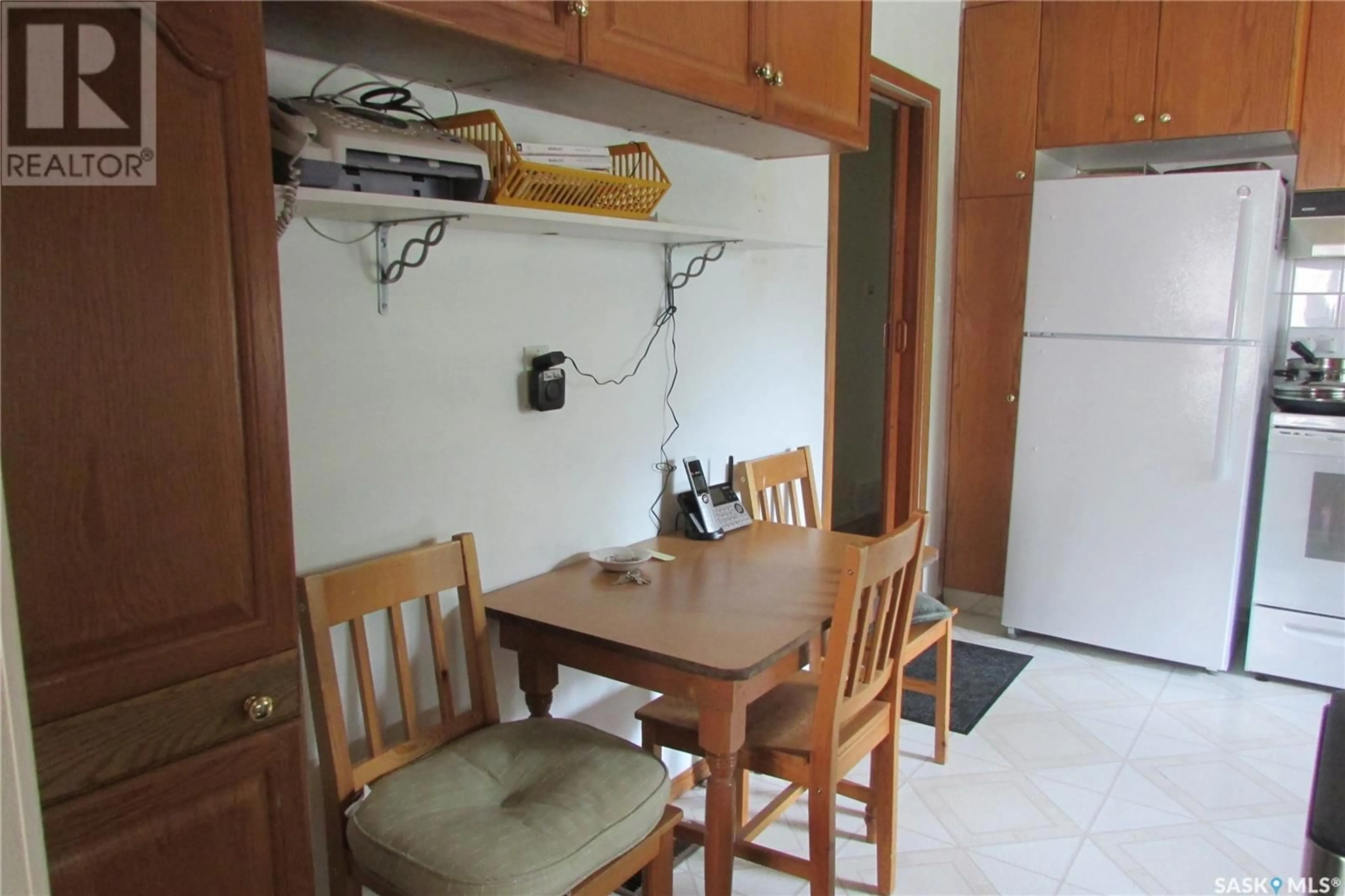 Standard kitchen, unknown for 20 MONTGOMERY ROAD, Regina Saskatchewan S4S5C4