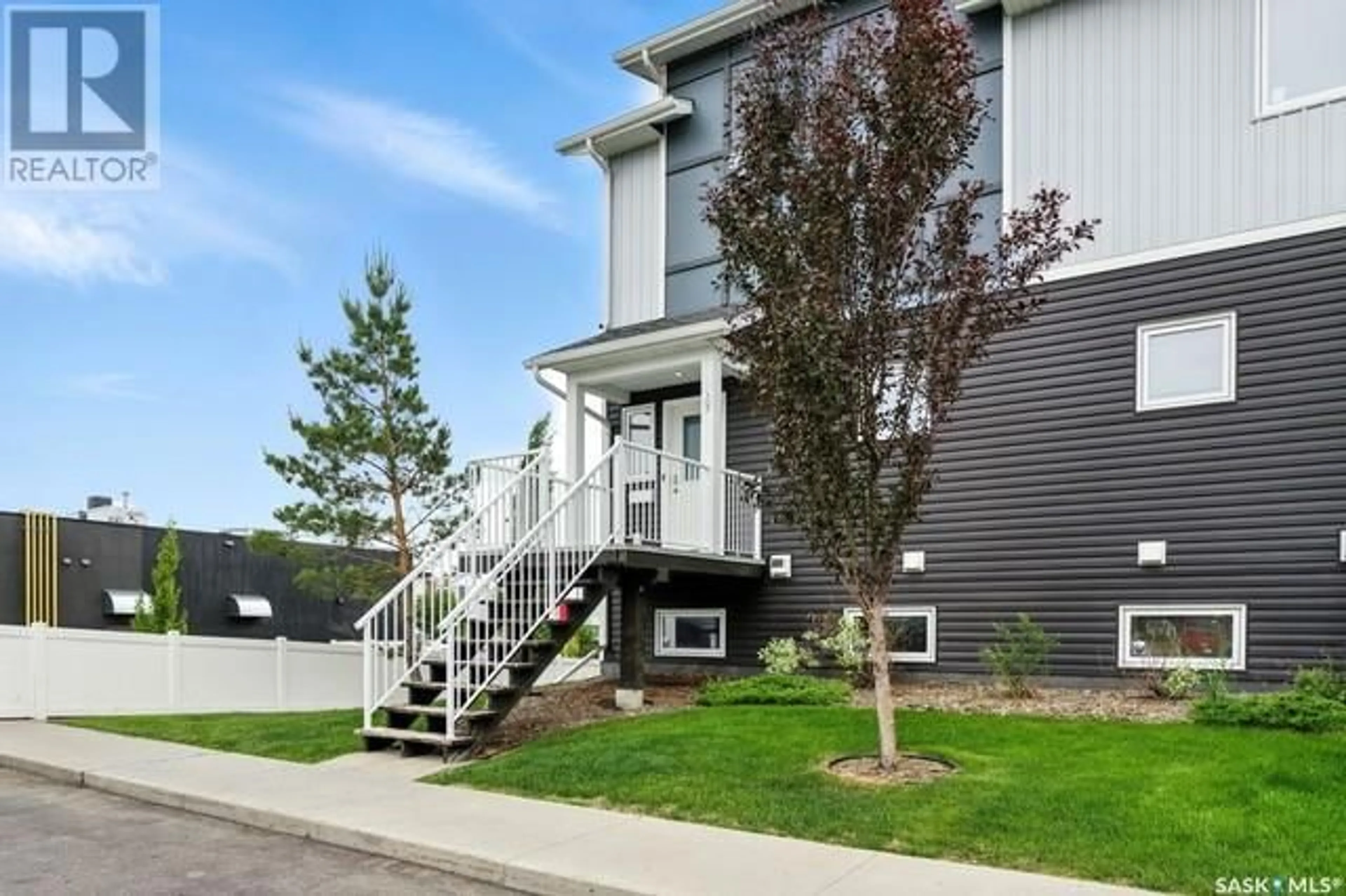 Home with vinyl exterior material, unknown for 302 225 HASSARD CLOSE, Saskatoon Saskatchewan S7L2W8