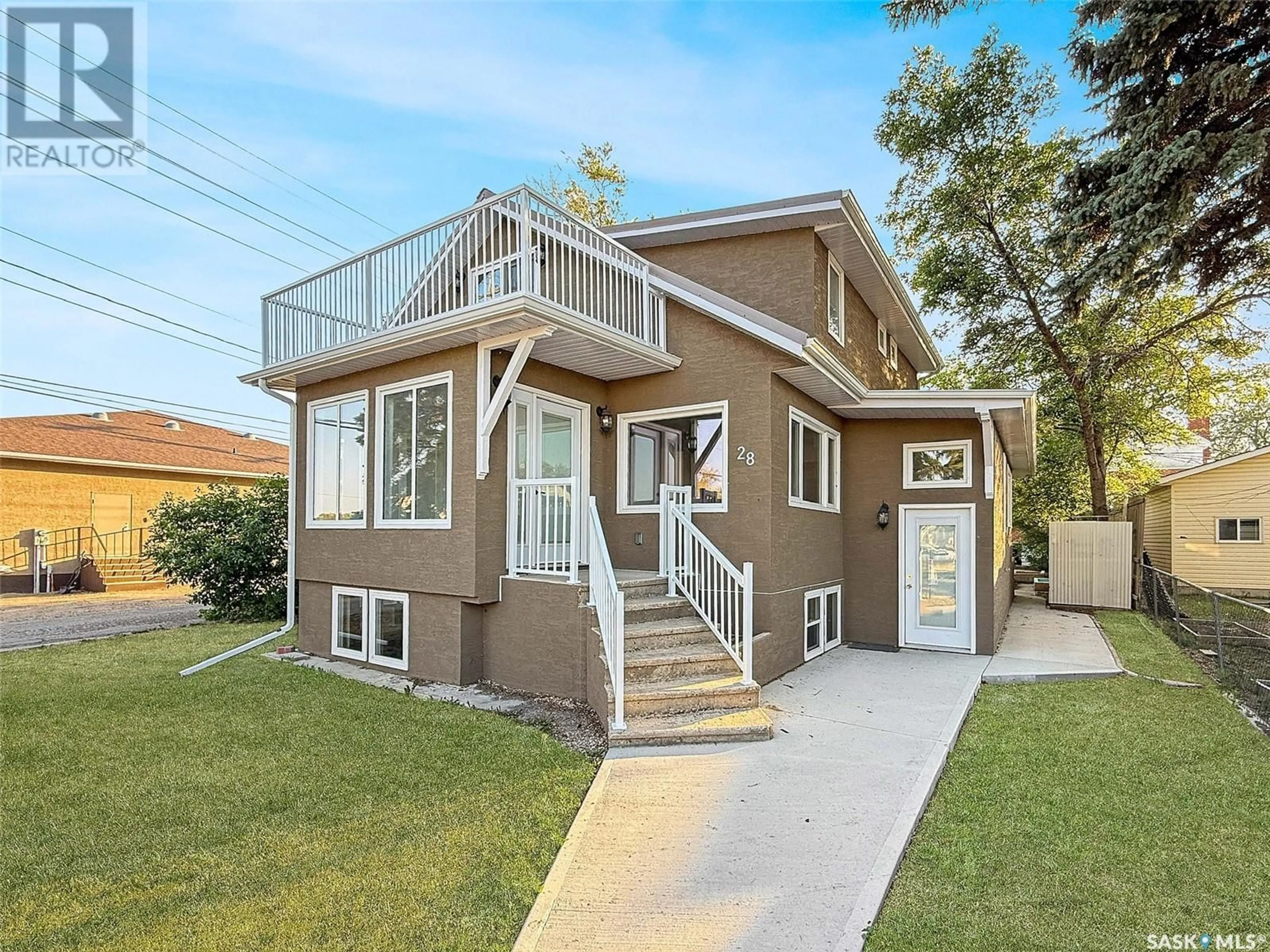 Home with vinyl exterior material, street for 28 3RD AVENUE, Swift Current Saskatchewan S9H2G2