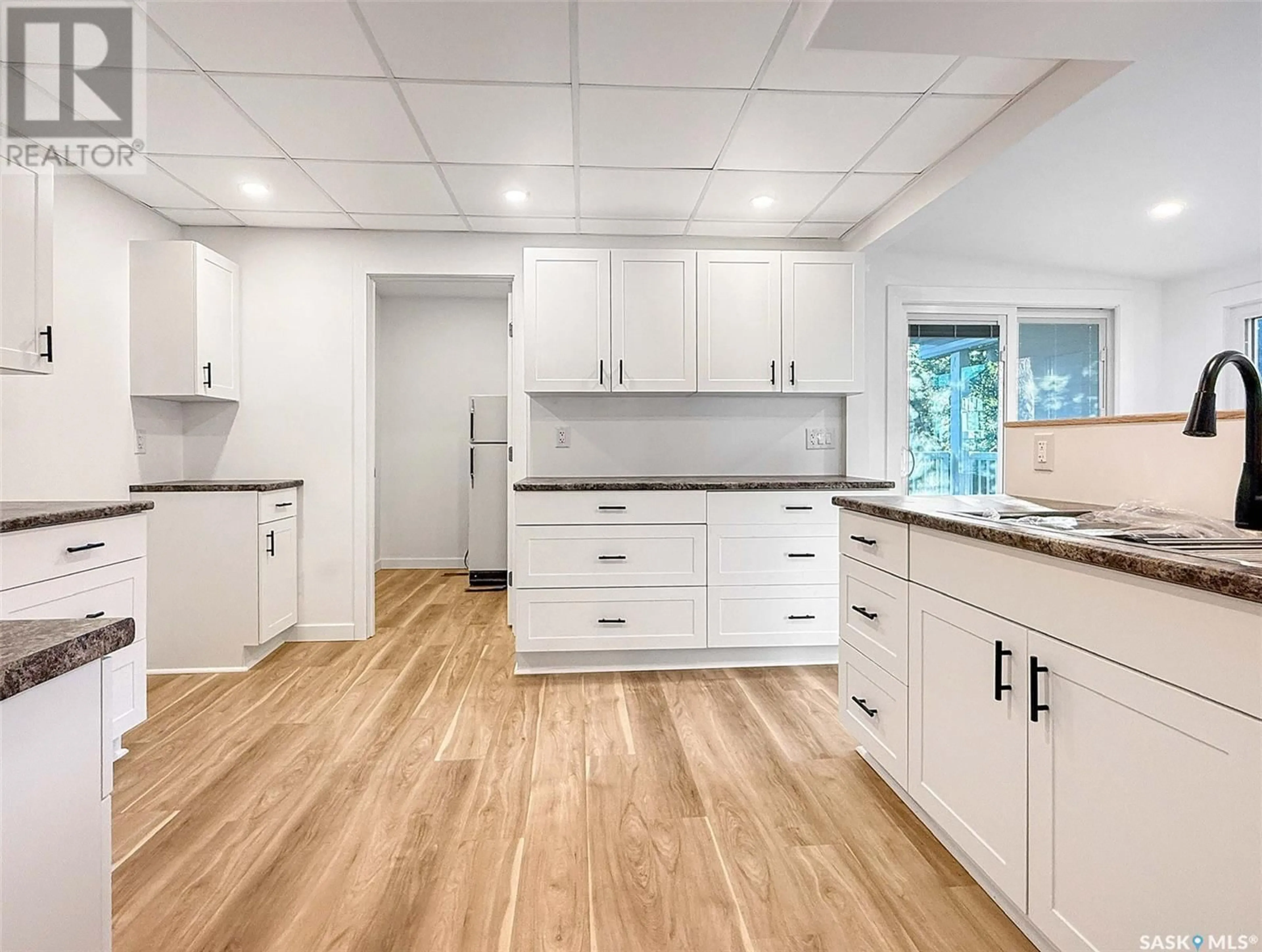 Open concept kitchen, unknown for 28 3RD AVENUE, Swift Current Saskatchewan S9H2G2