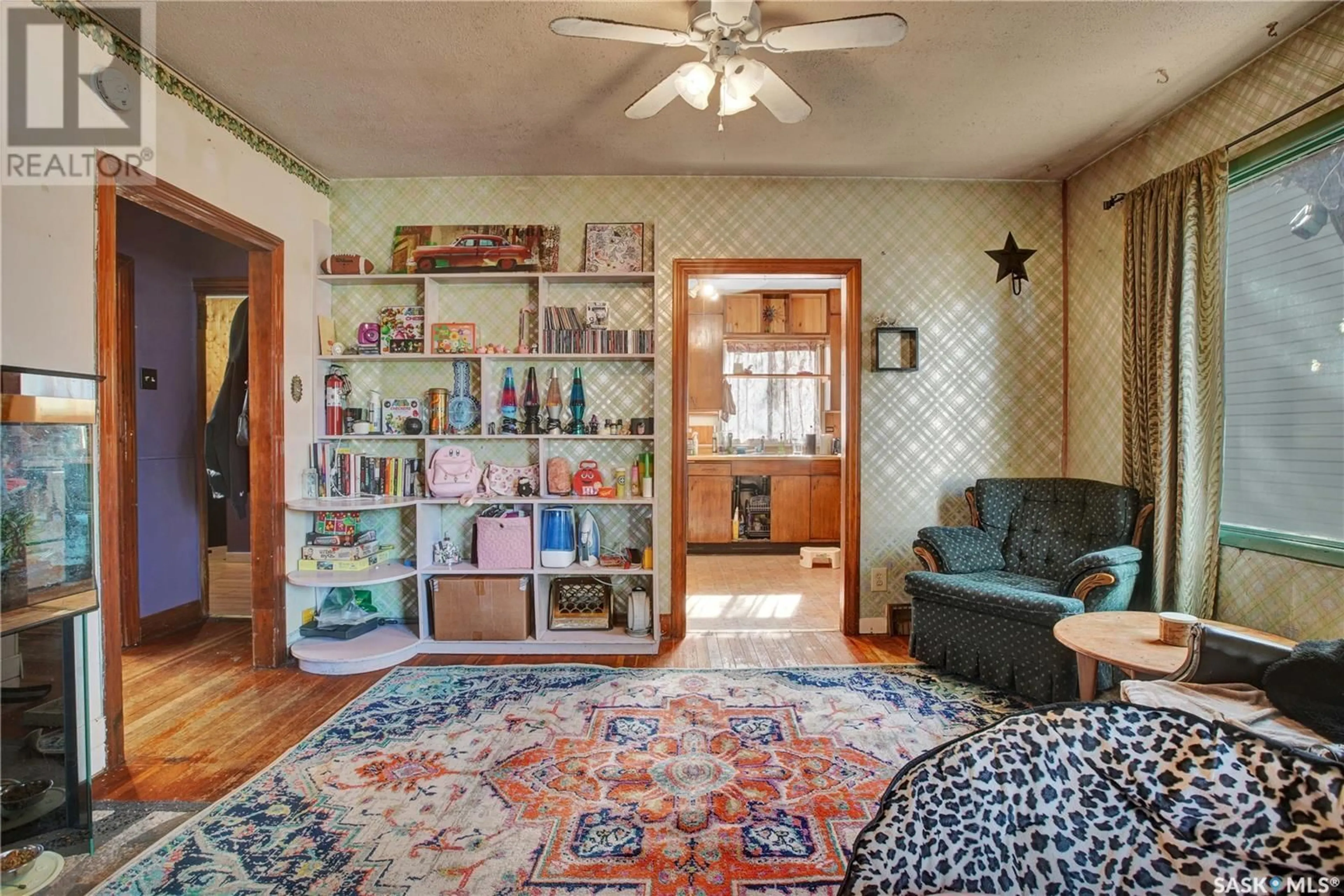 Living room with furniture, unknown for 840 I AVENUE, Saskatoon Saskatchewan S7M1Z3