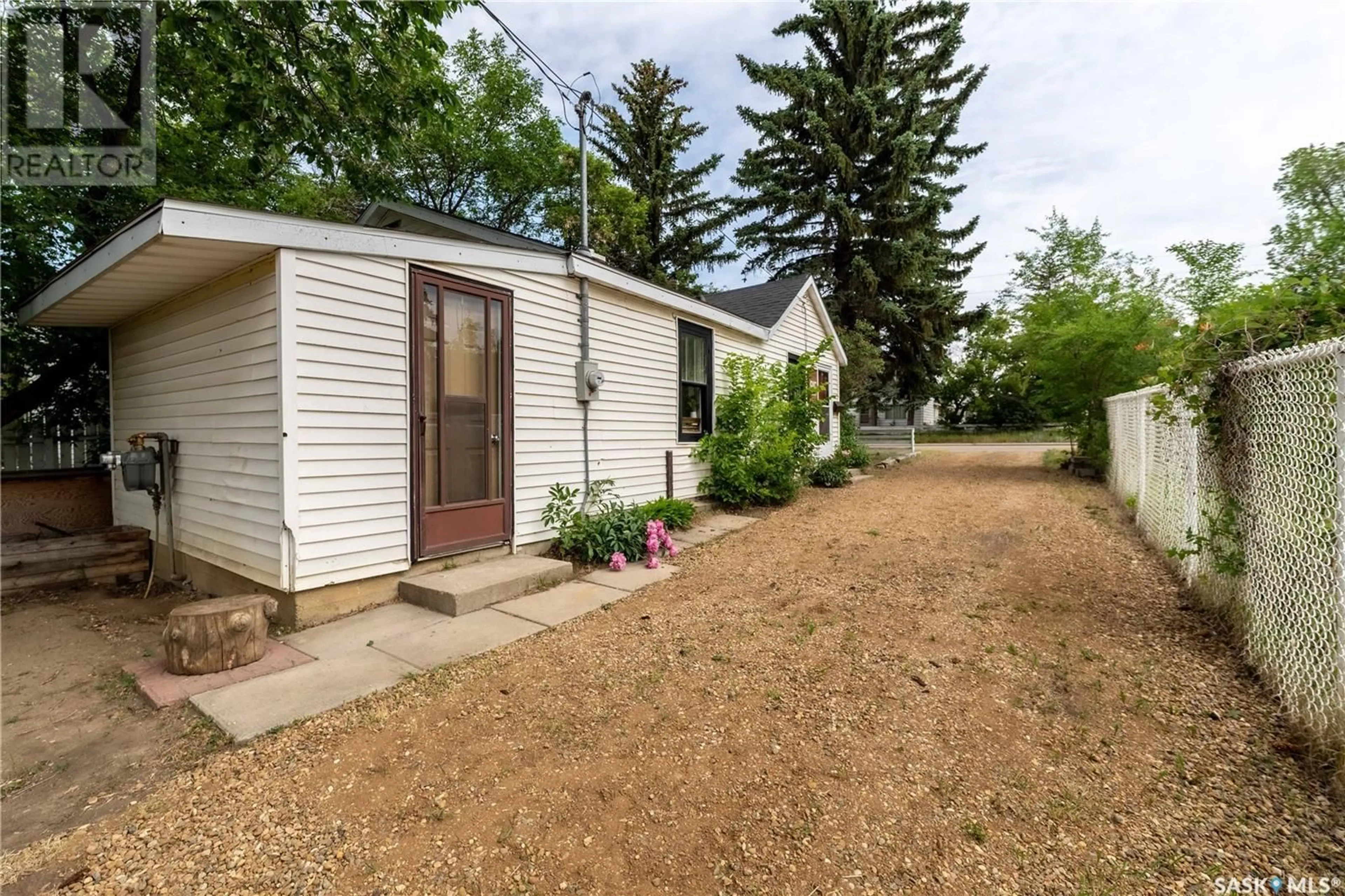 Unknown for 915 OMINICA STREET, Moose Jaw Saskatchewan S6H0J1