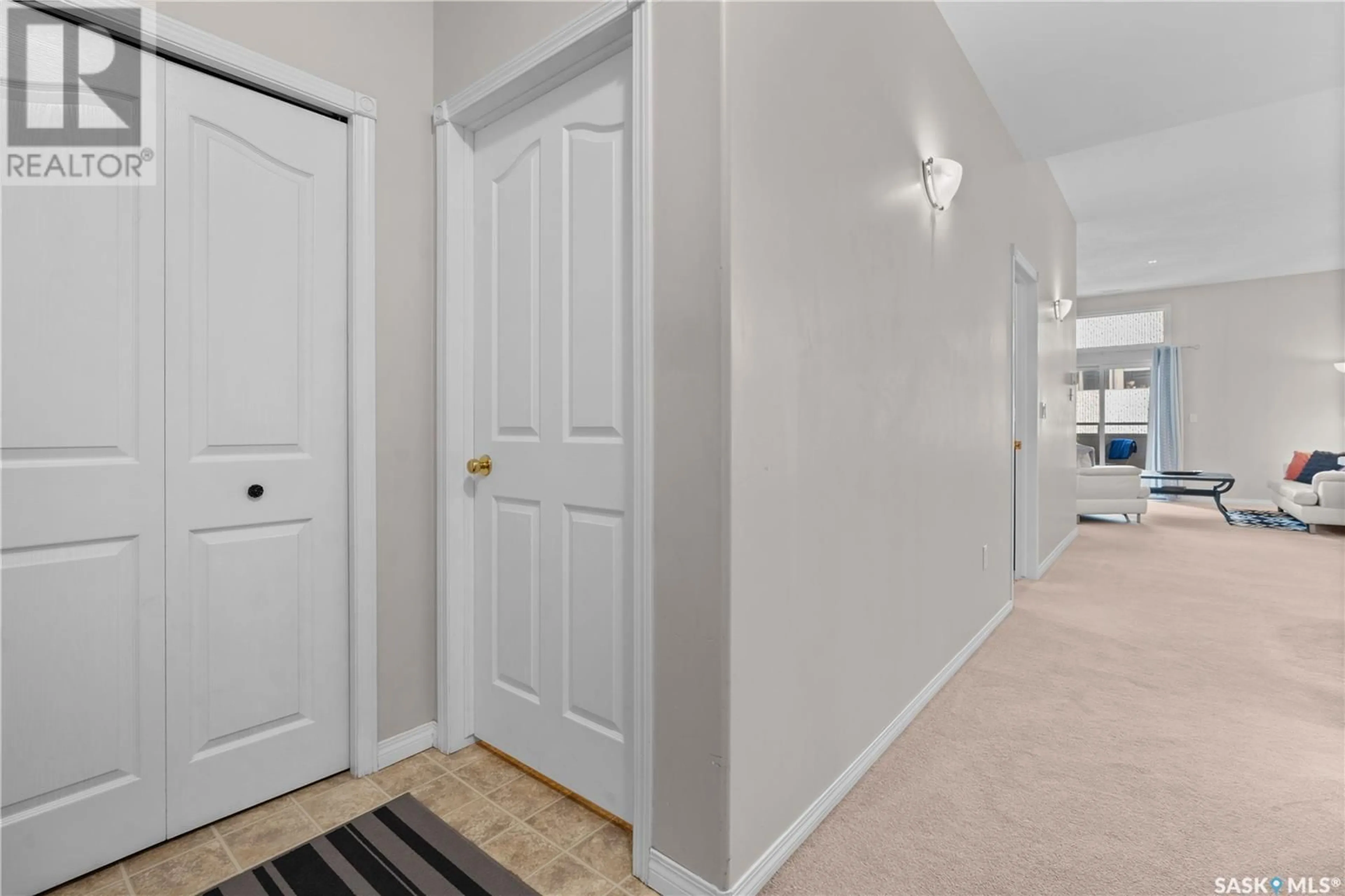 Indoor entryway for 503 1901 VICTORIA AVENUE, Regina Saskatchewan S4P3R4