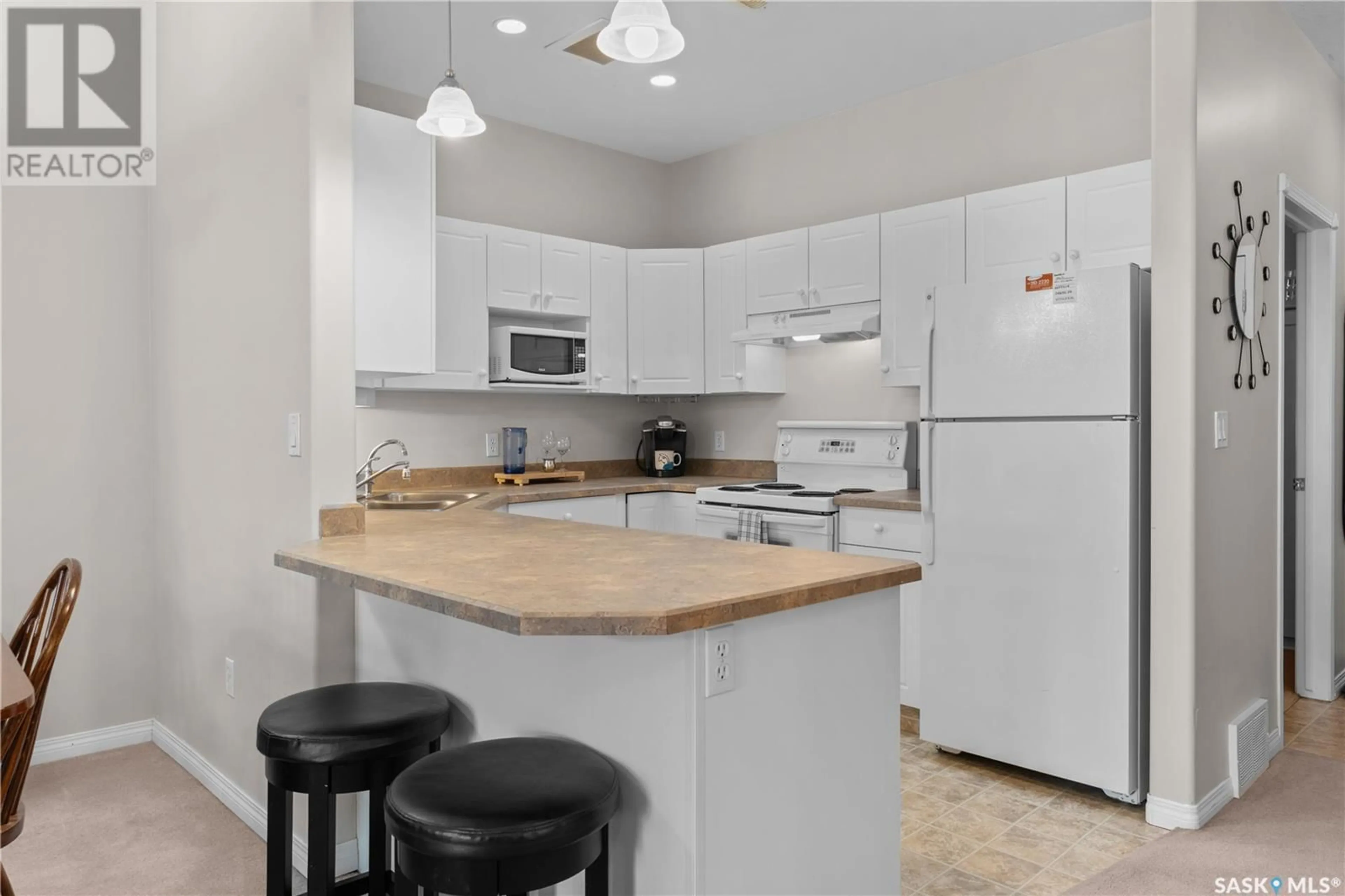 Standard kitchen, unknown for 503 1901 VICTORIA AVENUE, Regina Saskatchewan S4P3R4