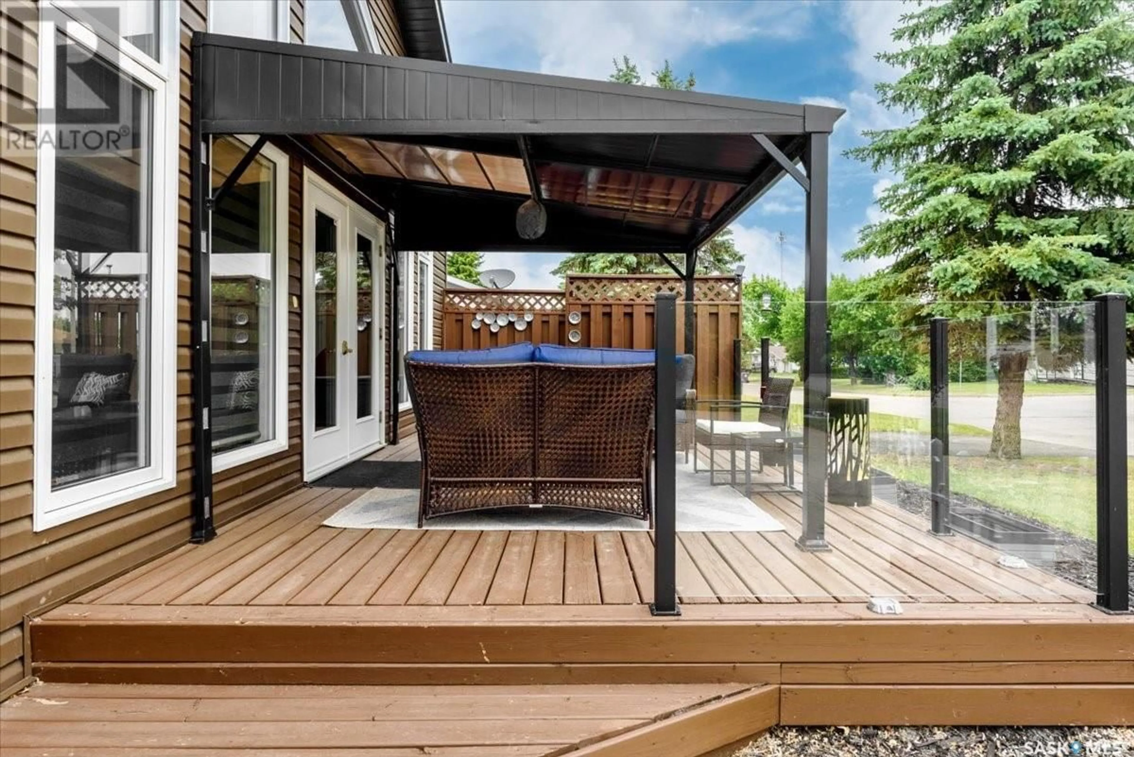 Patio, street for 121 2ND STREET, Ituna Saskatchewan S0A1N0