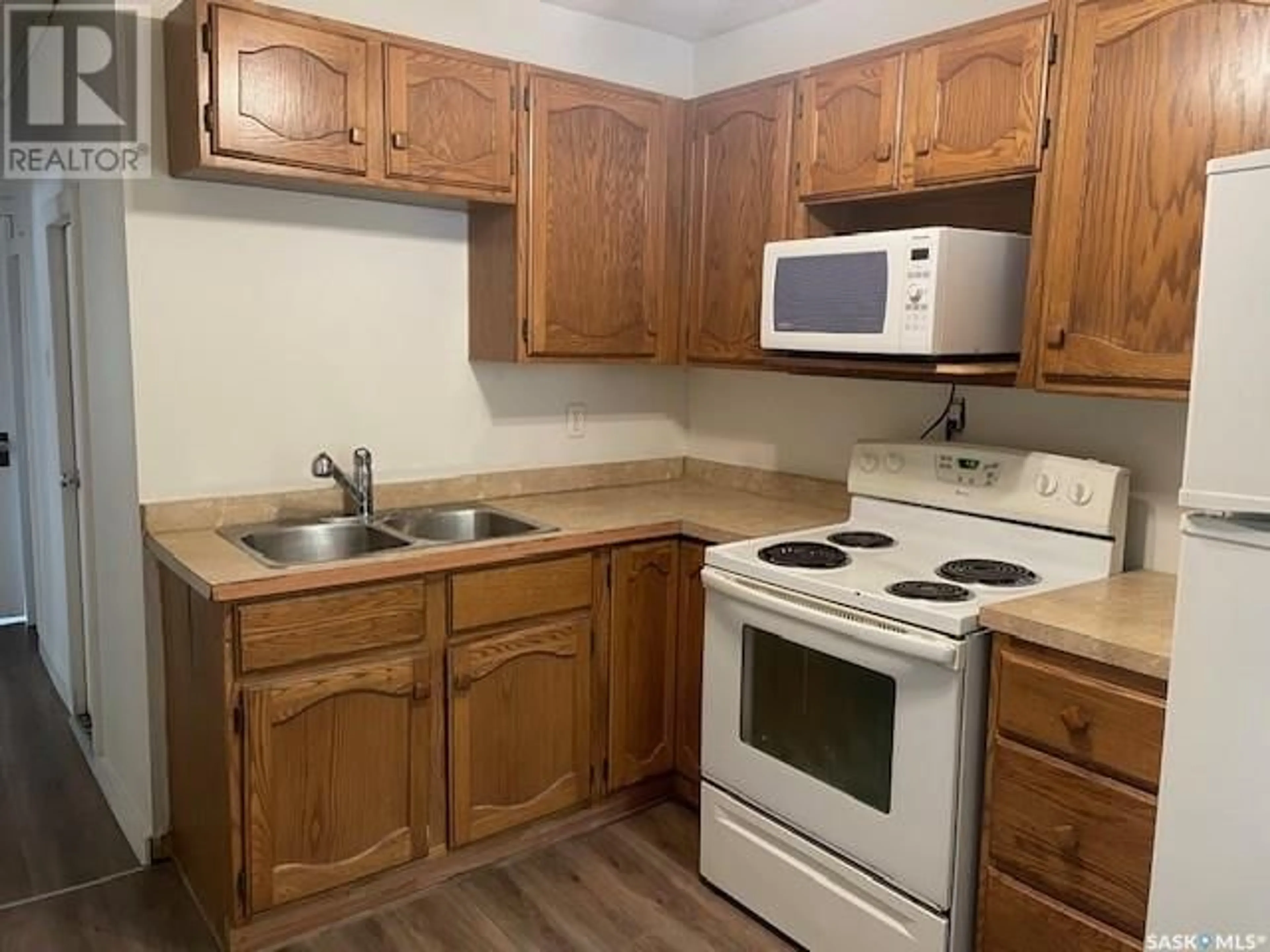 Standard kitchen, unknown for 2172 WALLACE STREET, Regina Saskatchewan S4N4A5