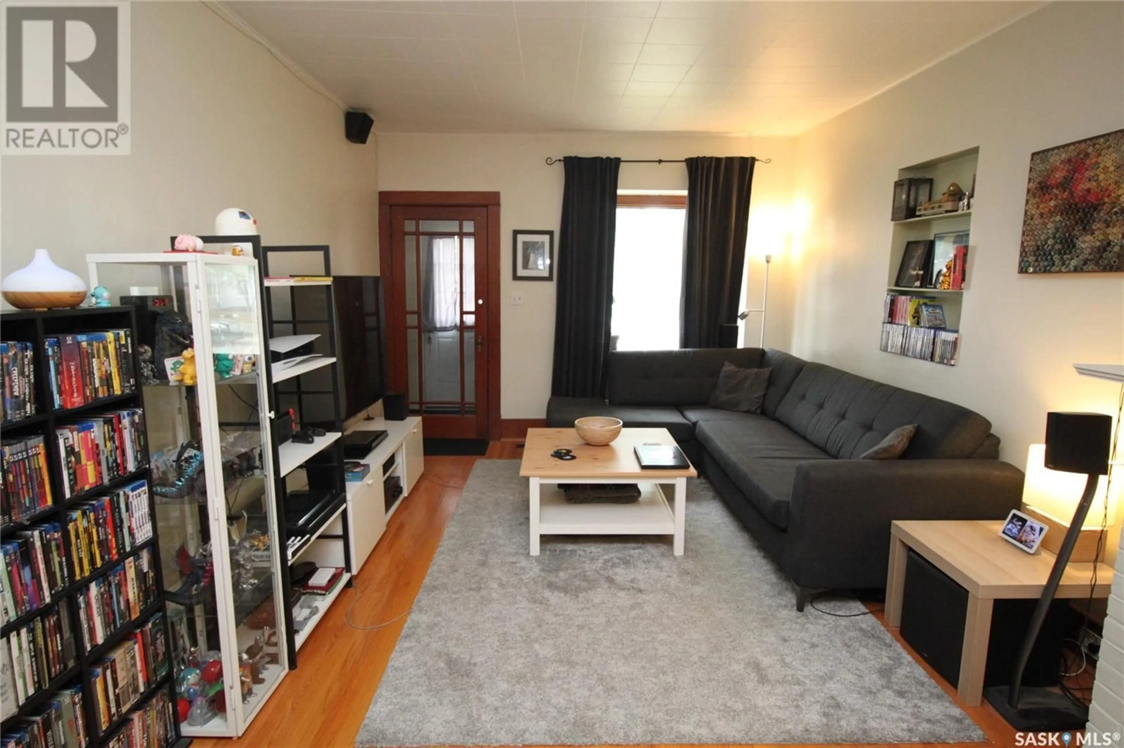 Living room with furniture, wood/laminate floor for 622 4TH AVENUE, Saskatoon Saskatchewan S7K2M9