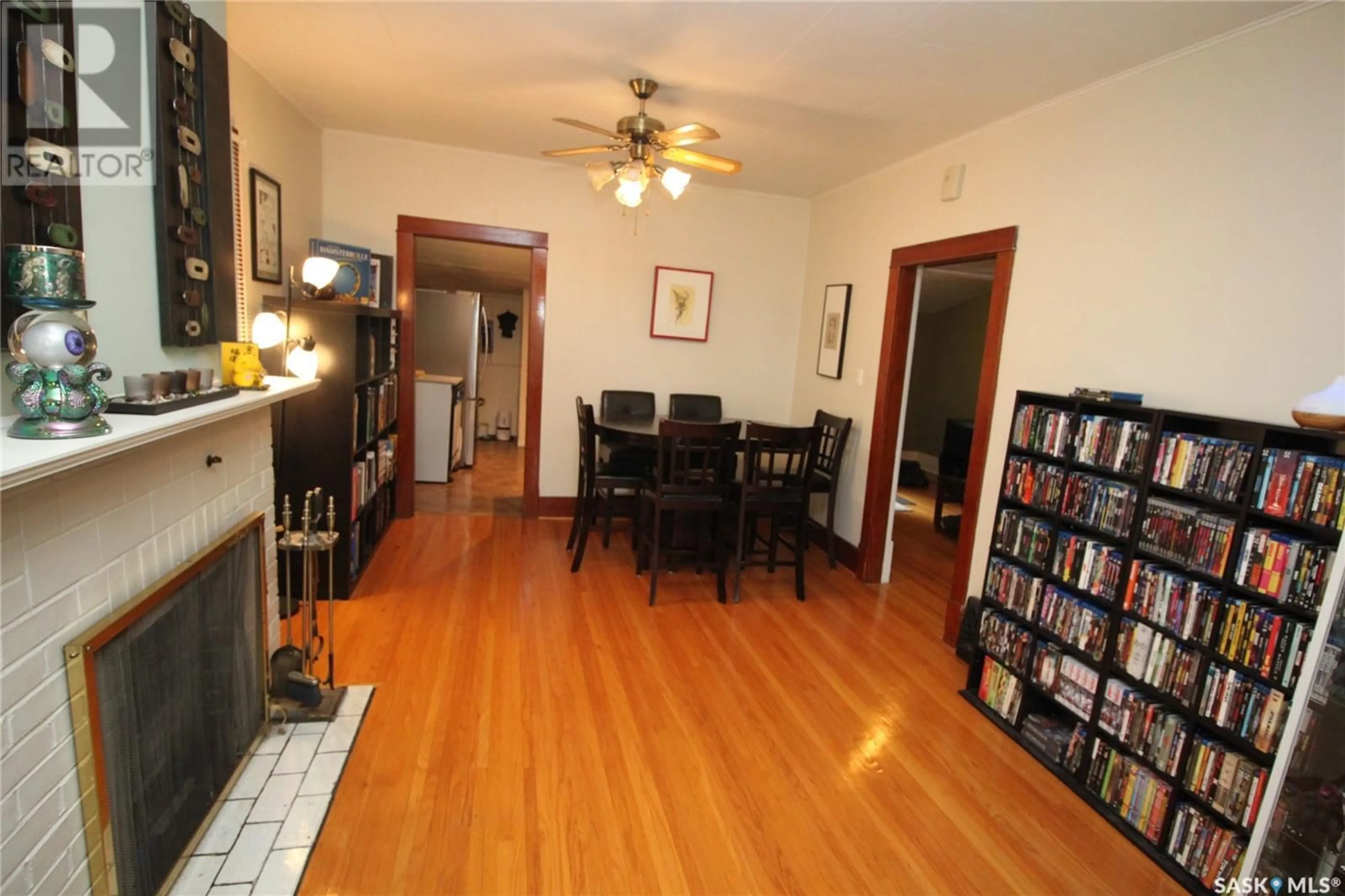 Dining room, wood/laminate floor for 622 4TH AVENUE, Saskatoon Saskatchewan S7K2M9
