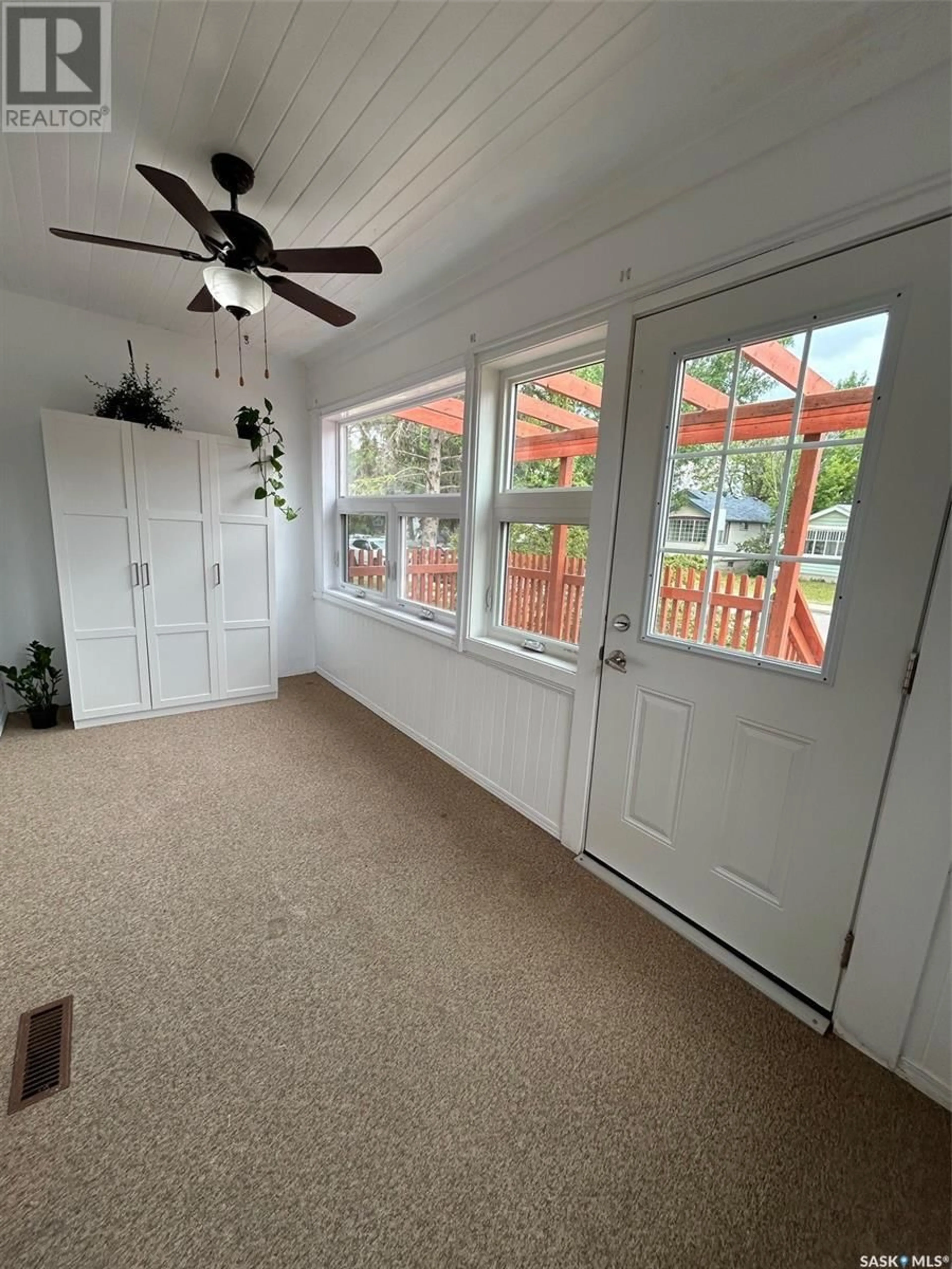 Indoor entryway for 2178 WALLACE STREET, Regina Saskatchewan S4N4A5