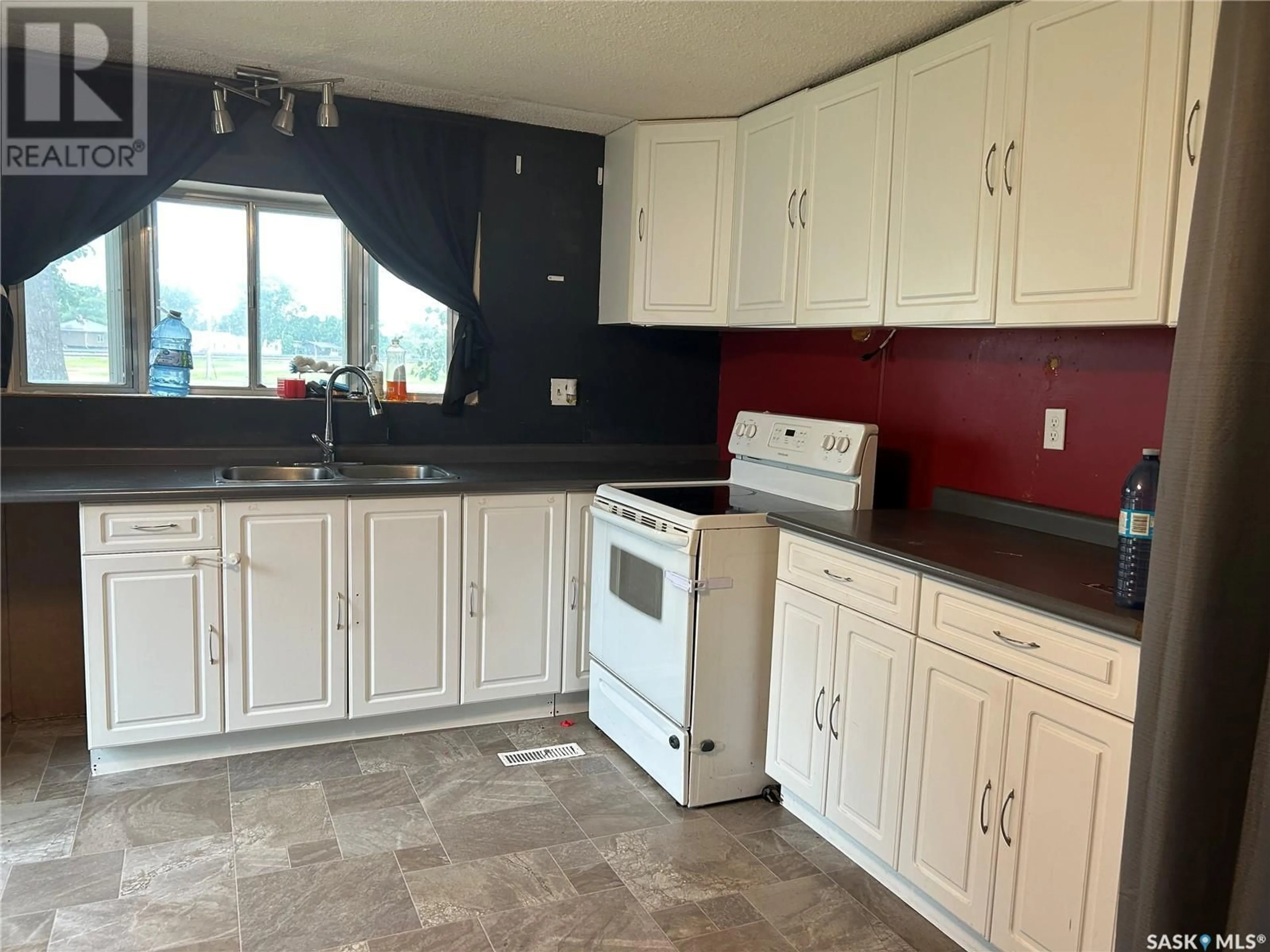 Standard kitchen, ceramic/tile floor for 305 EISENHOWER STREET, Midale Saskatchewan S0C1S0