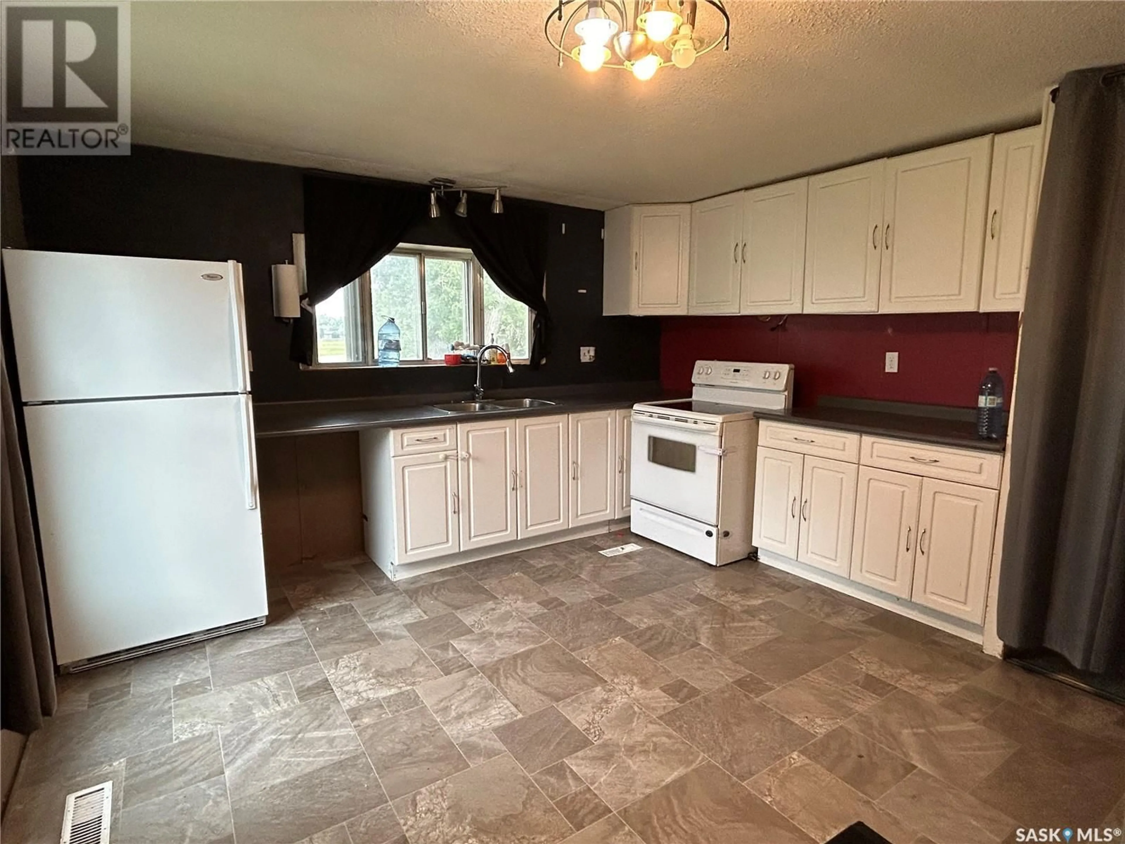 Unknown for 305 EISENHOWER STREET, Midale Saskatchewan S0C1S0