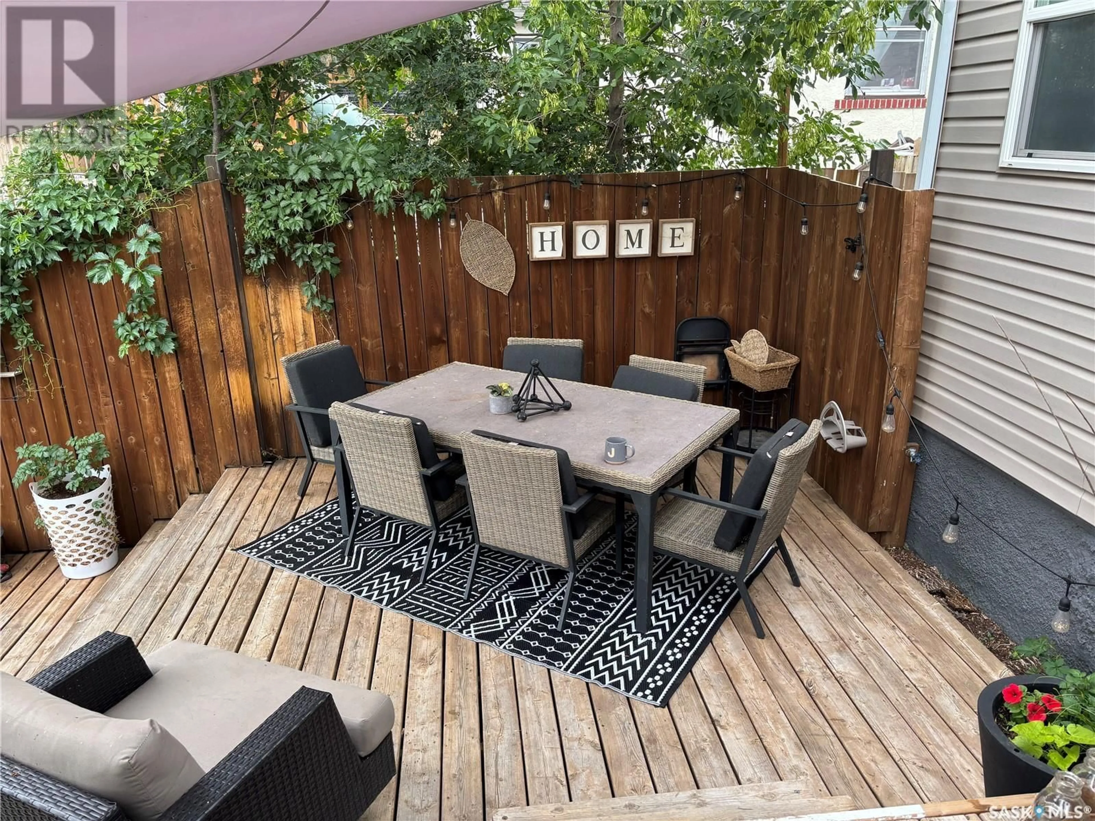 Patio, street for 358 4TH AVENUE, Swift Current Saskatchewan S9H2J6