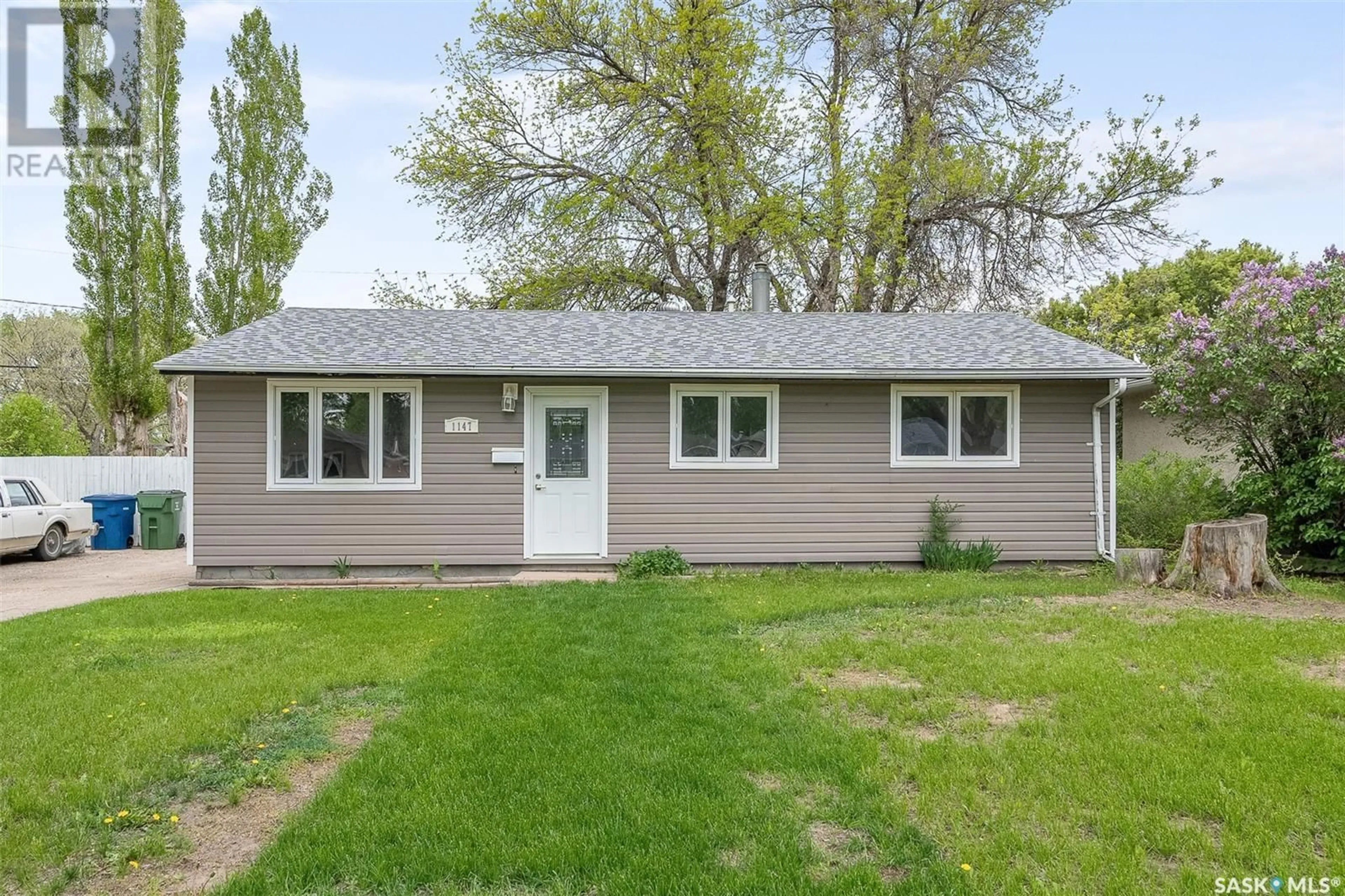 Home with vinyl exterior material, street for 1147 DUFFIELD CRESCENT, Moose Jaw Saskatchewan S6H5M5