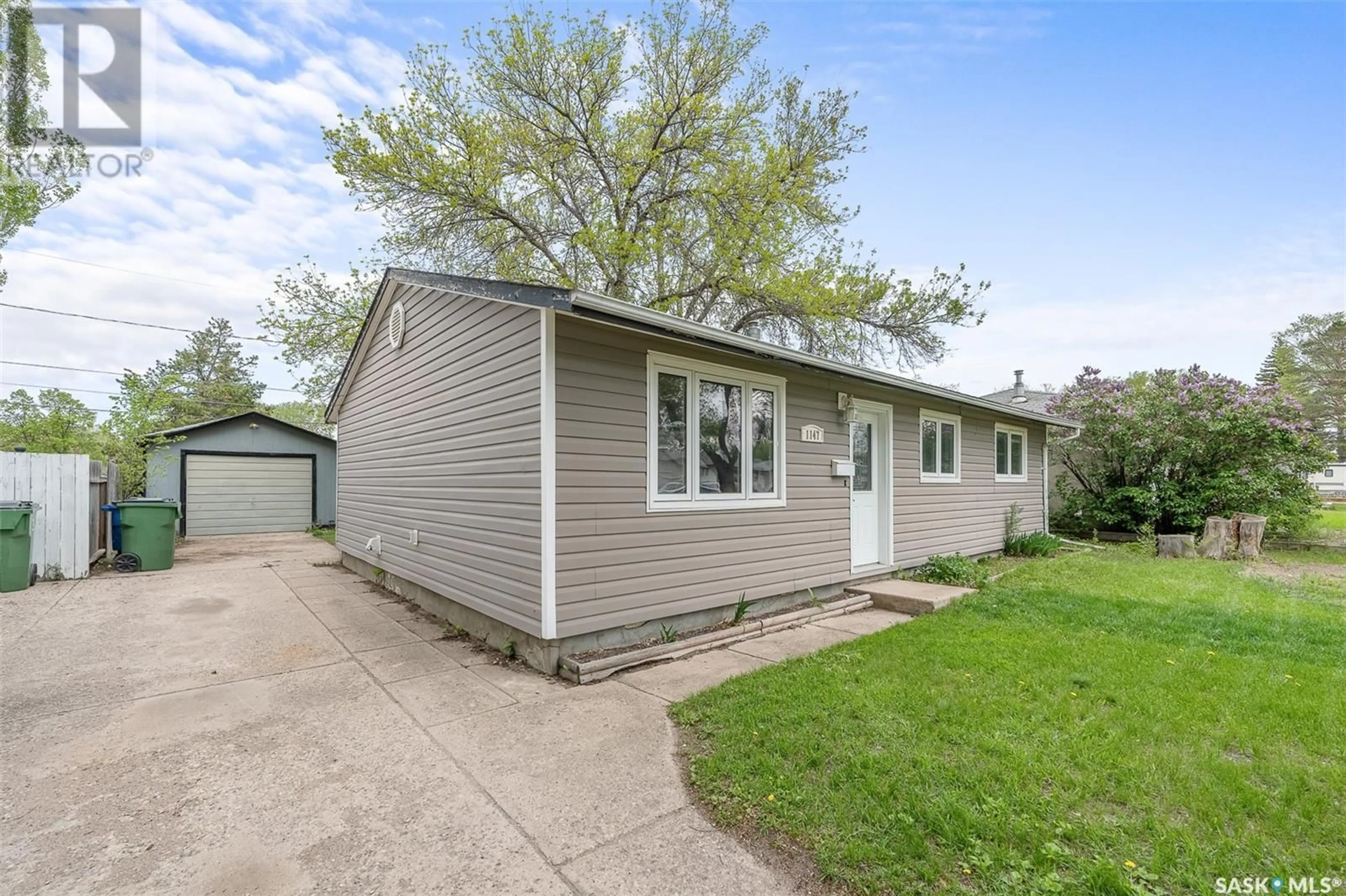 Home with vinyl exterior material, street for 1147 DUFFIELD CRESCENT, Moose Jaw Saskatchewan S6H5M5
