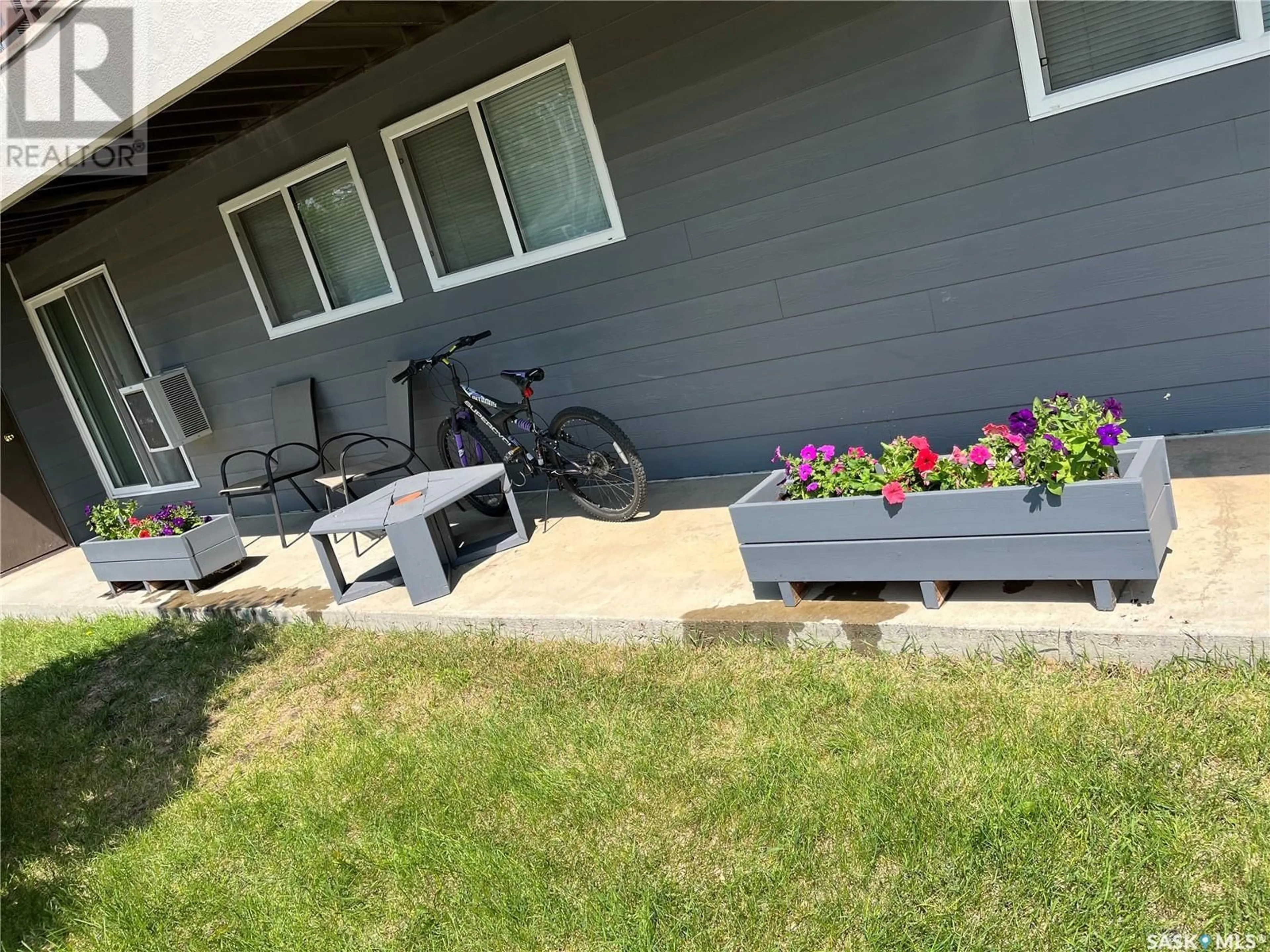 Patio, street for 210 - 510 PRAIRIE AVENUE, Saskatoon Saskatchewan S7N2V4