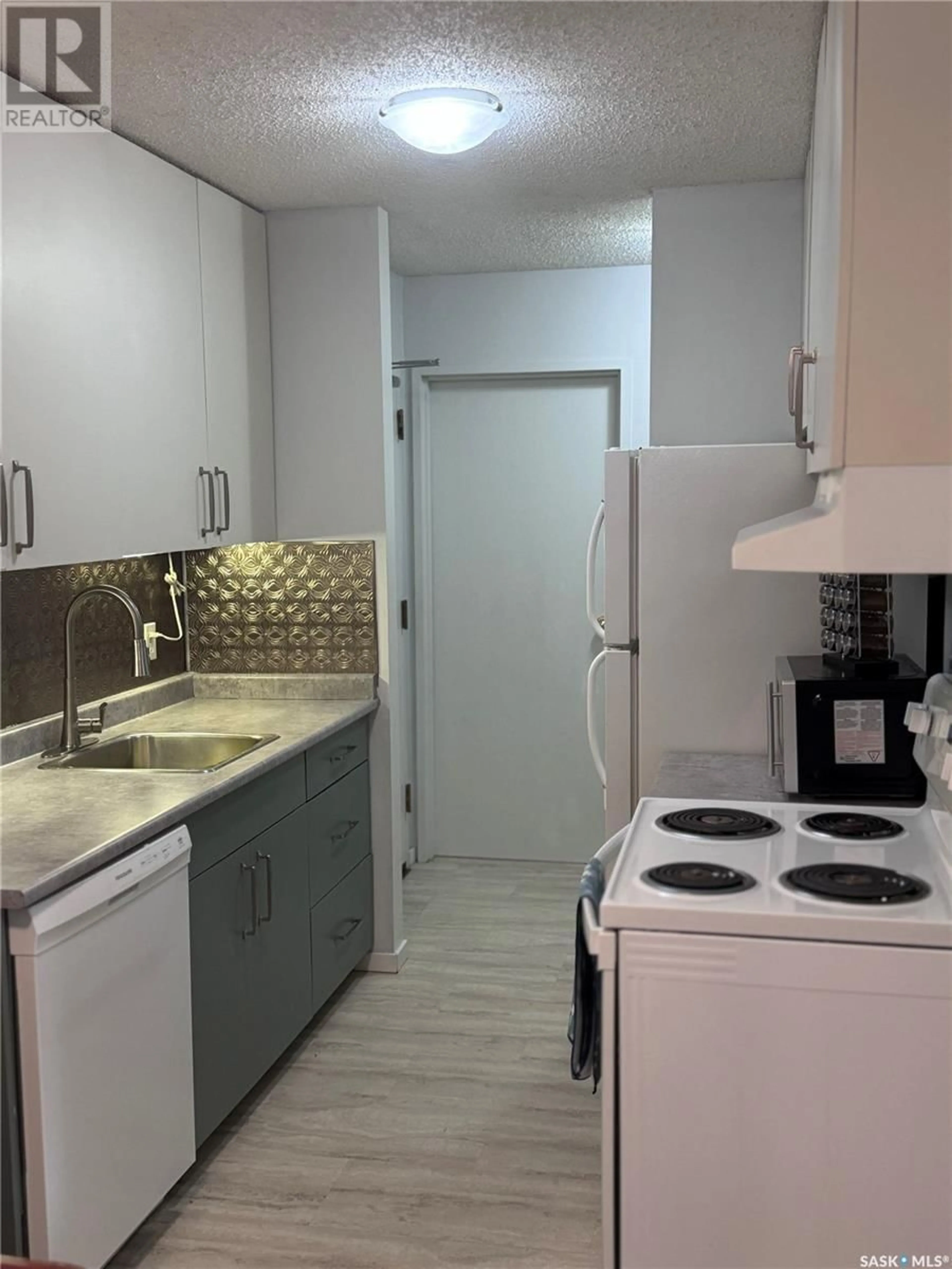 Standard kitchen, unknown for 210 - 510 PRAIRIE AVENUE, Saskatoon Saskatchewan S7N2V4