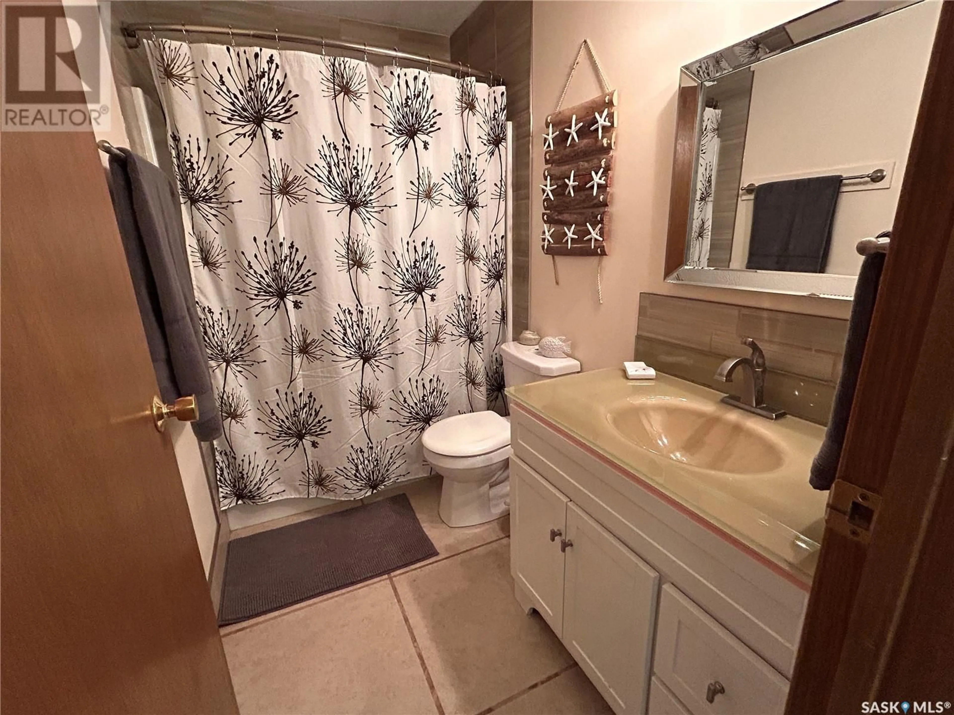 Standard bathroom, ceramic/tile floor for 16 CHAMBERLAIN CRESCENT, Candle Lake Saskatchewan S0J3E0