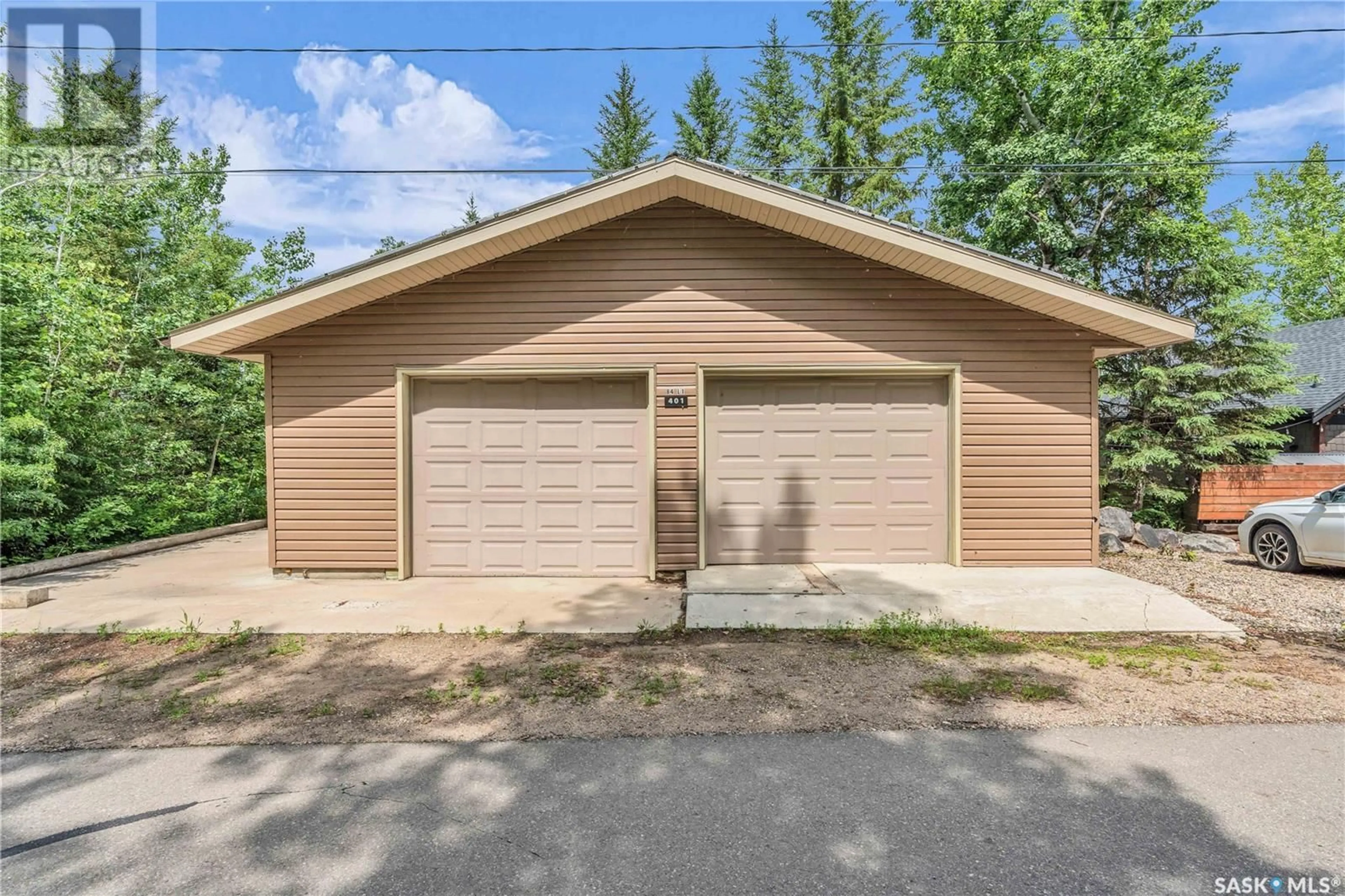 Indoor garage for 401 BYNG AVENUE, Wakaw Lake Saskatchewan S0K4P0