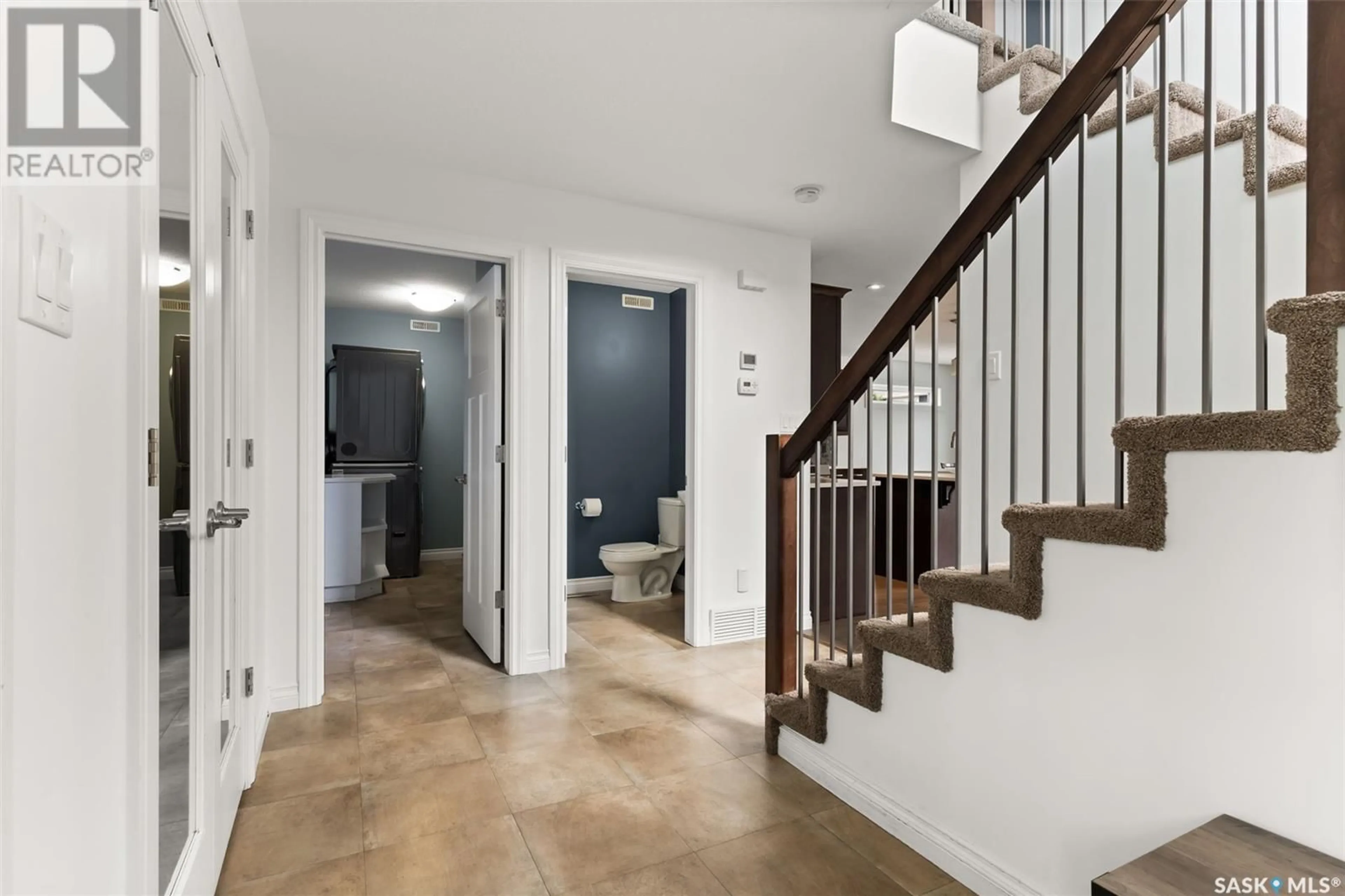 Indoor entryway for 3613 GREEN WATER DRIVE, Regina Saskatchewan S4V1R3