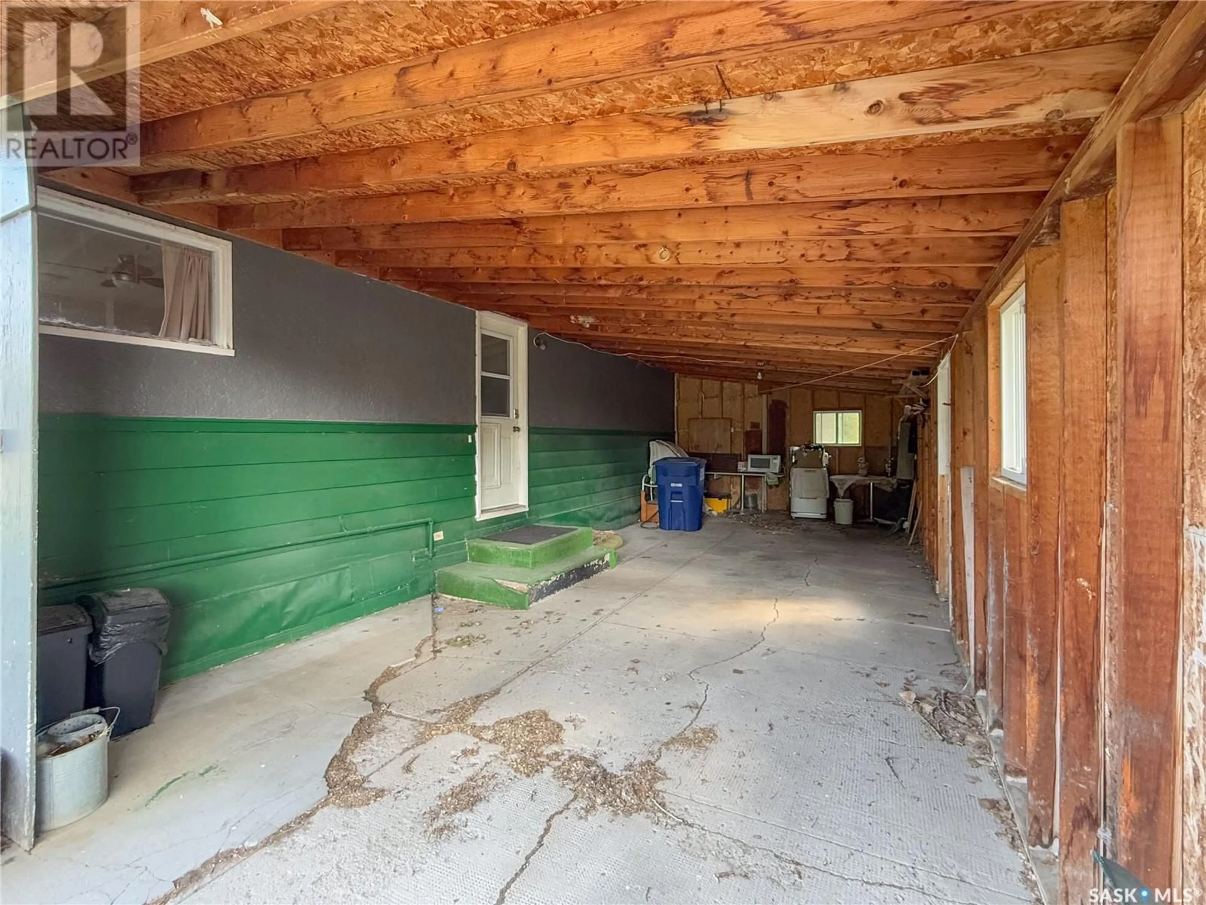 Indoor garage for 306 CLAY STREET, Eastend Saskatchewan S0N1T0