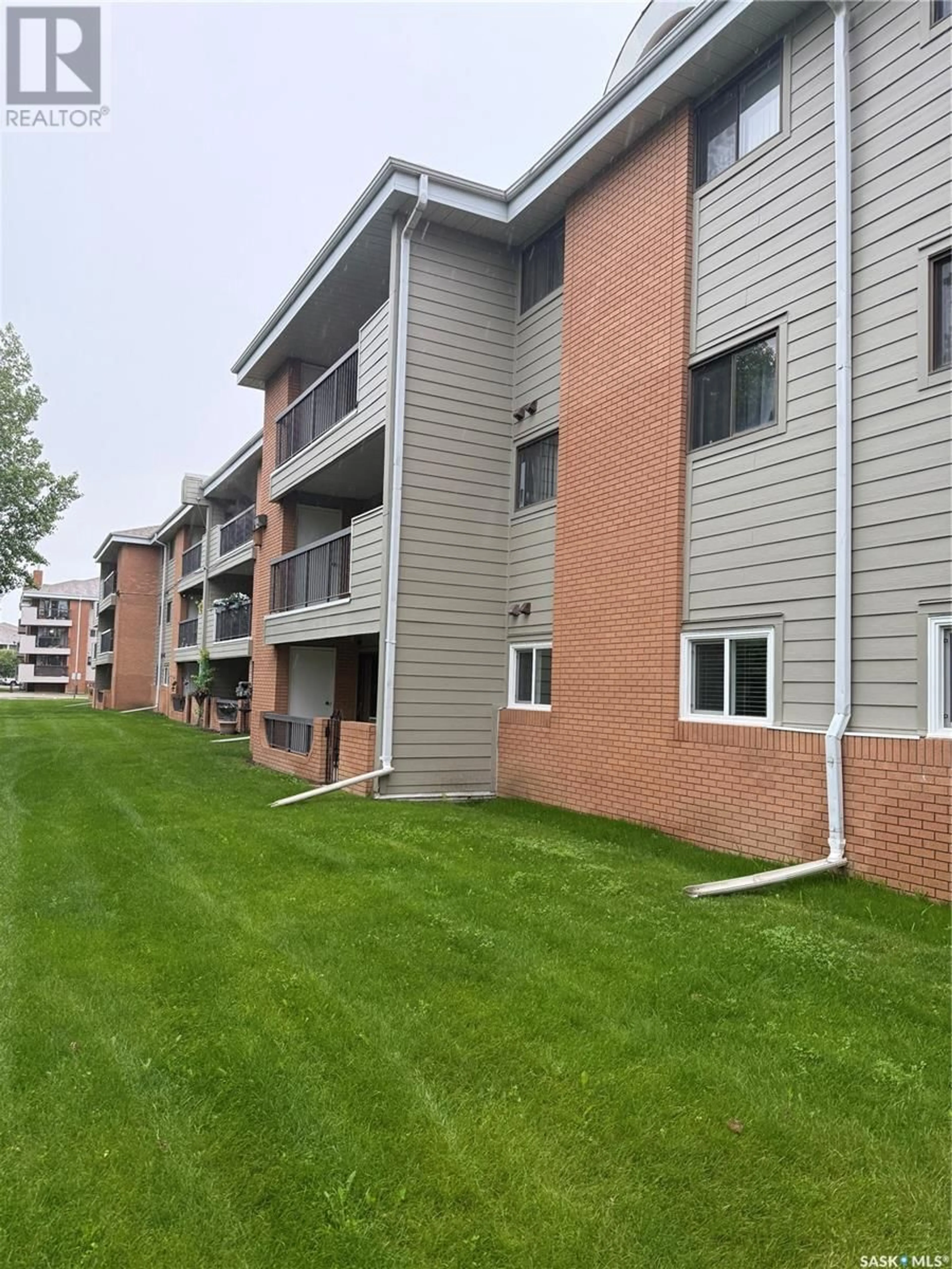 A pic from outside/outdoor area/front of a property/back of a property/a pic from drone, unknown for 201 - 107 CREE PLACE, Saskatoon Saskatchewan S7K7Z3