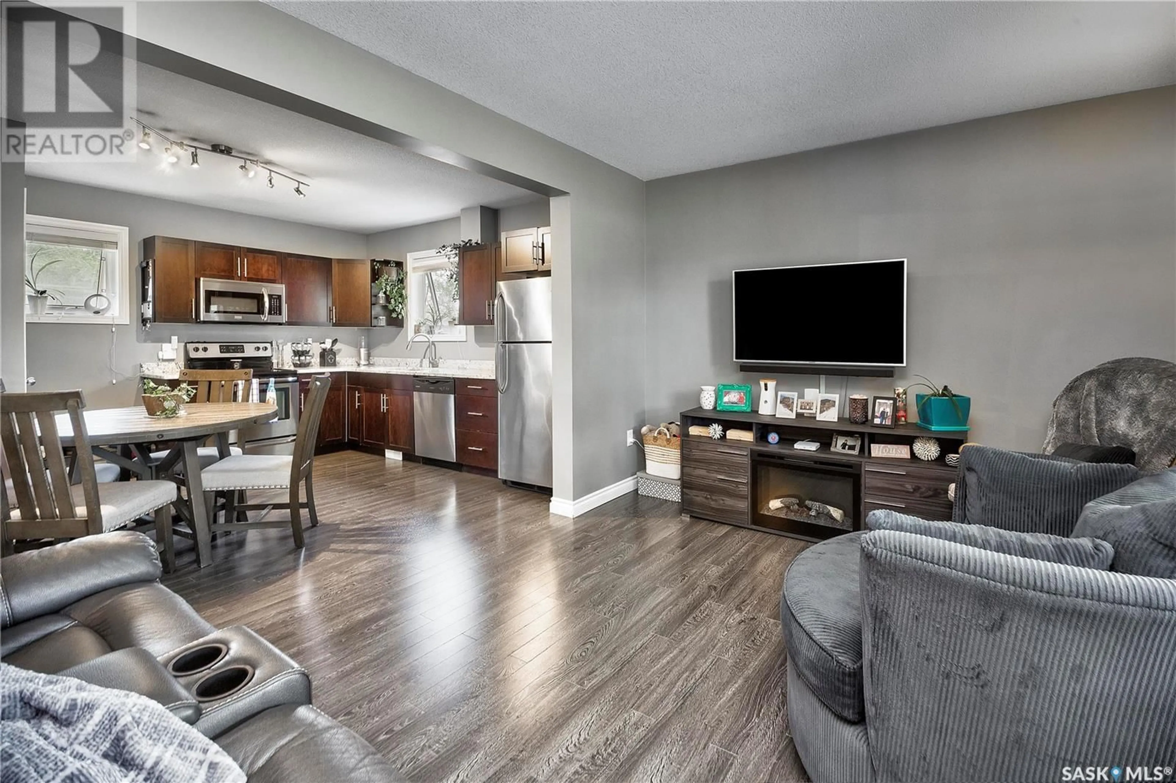 Open concept kitchen, unknown for 341 23RD STREET, Prince Albert Saskatchewan S6V4L9
