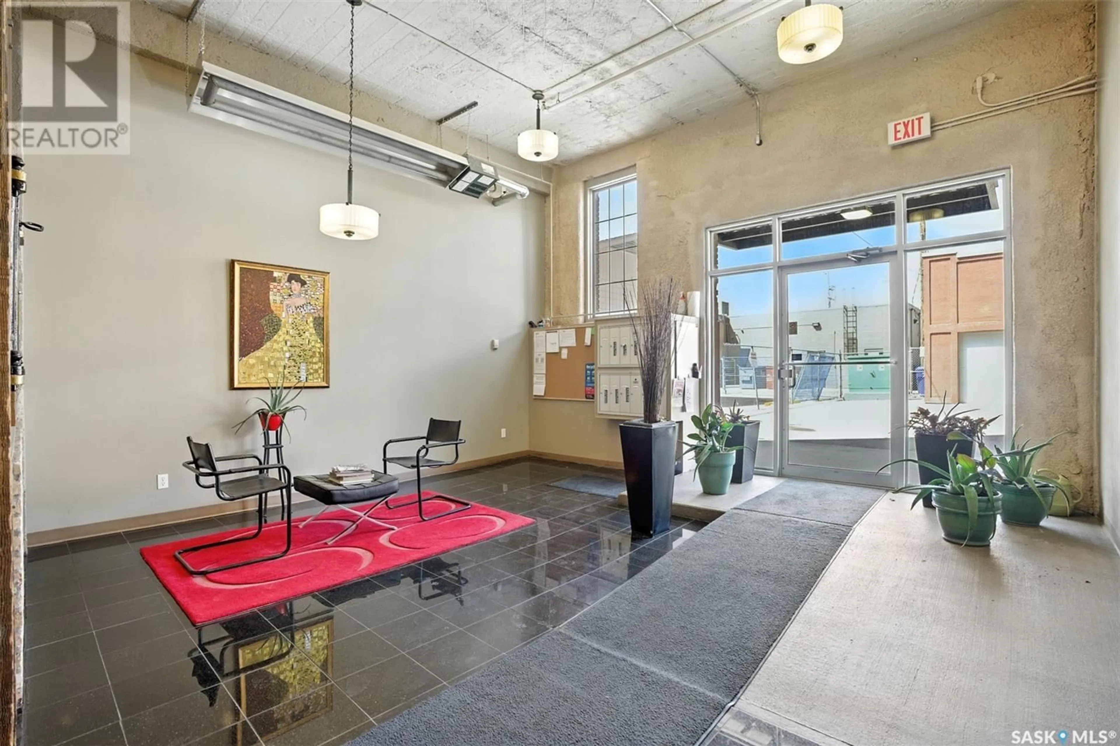 Indoor foyer for E - 301 12 23RD STREET, Saskatoon Saskatchewan S7K0H5